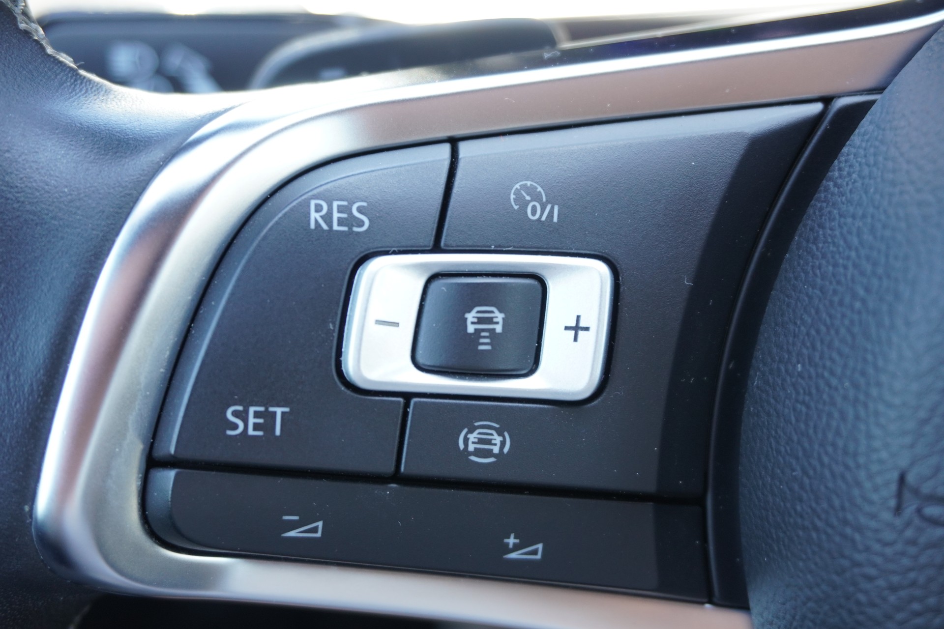 VW Tiguan Allspace 2.0 TDI SCR Highline 4Motion DSG R-LINE!!!-image-33