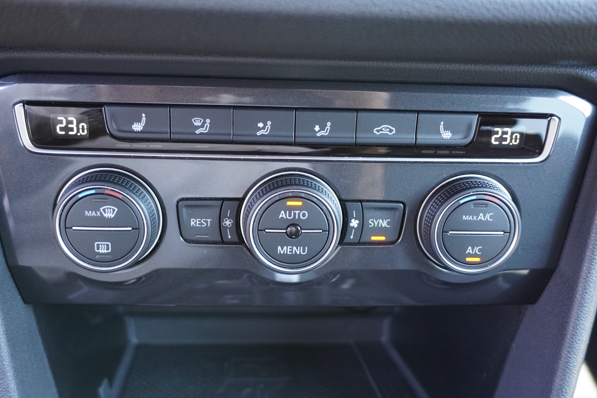 VW Tiguan Allspace 2.0 TDI SCR Highline 4Motion DSG R-LINE!!!-image-28