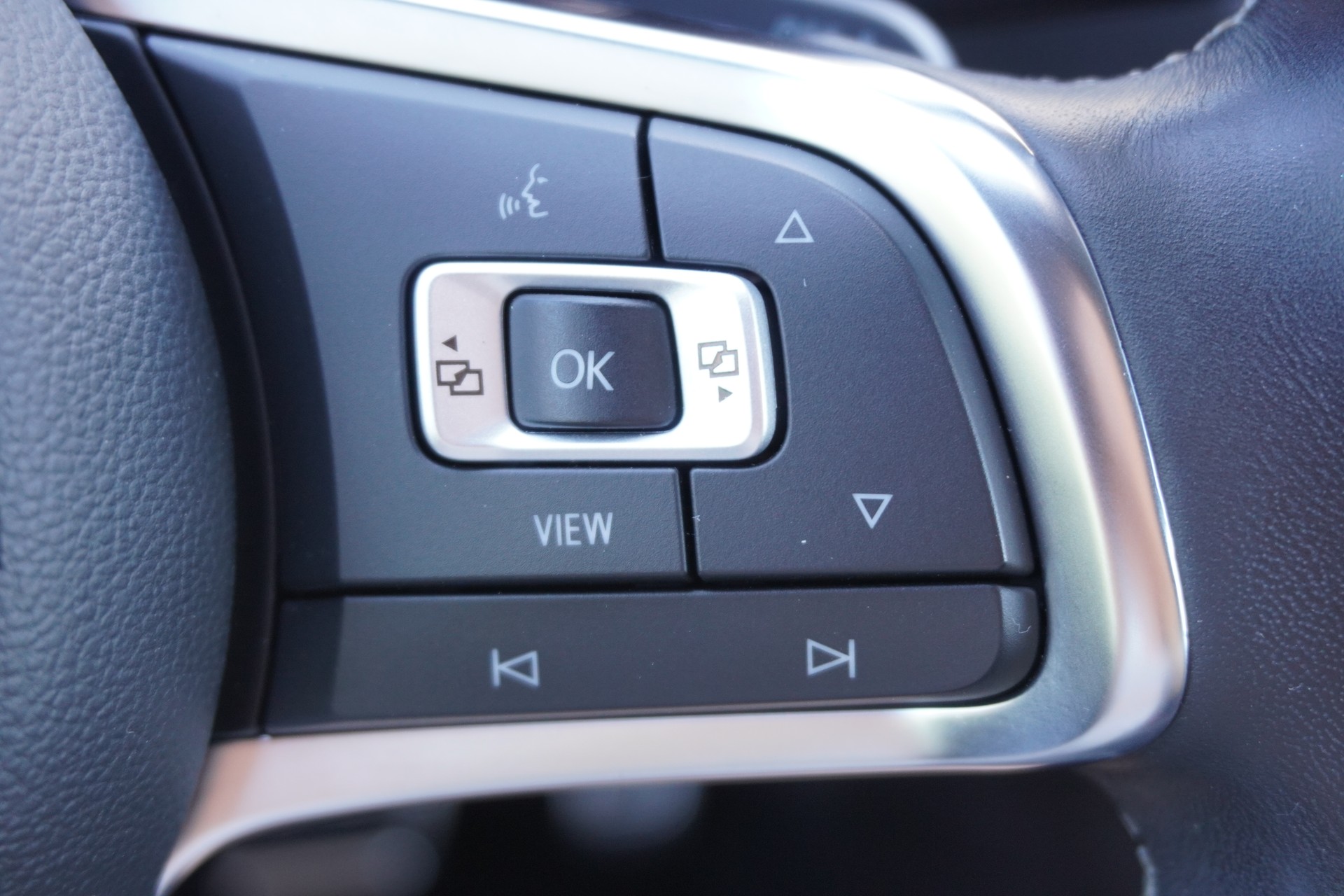 VW Tiguan Allspace 2.0 TDI SCR Highline 4Motion DSG R-LINE!!!-image-34