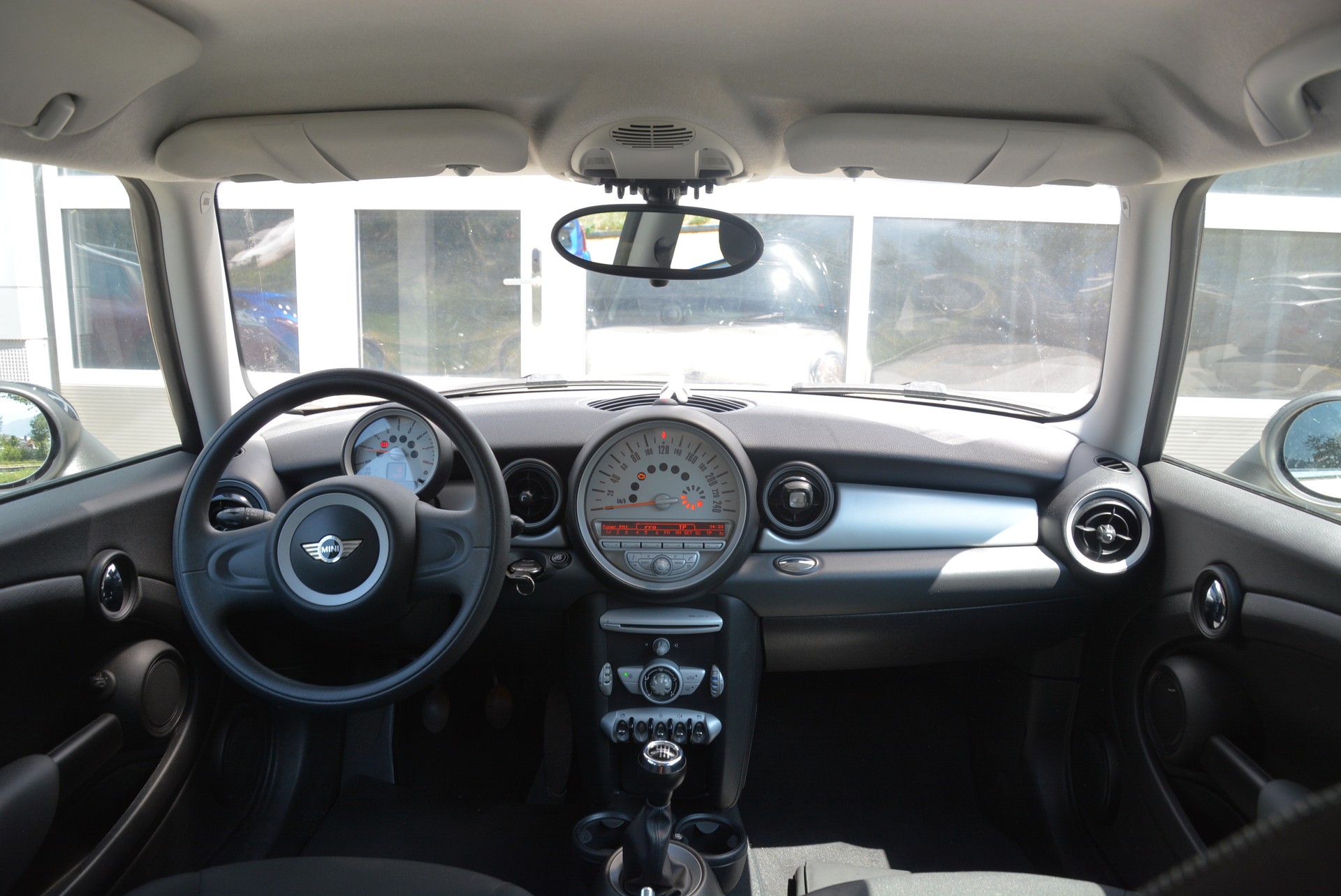 MINI Cooper-image-4