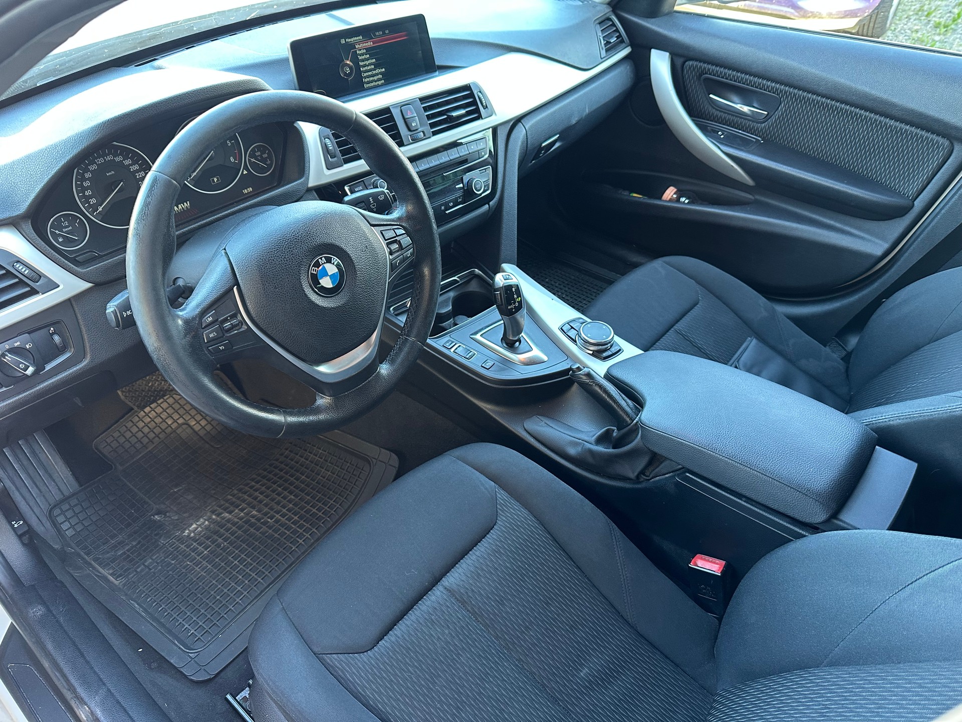 BMW 320d xDrive Touring Sport Line Steptronic-image-4