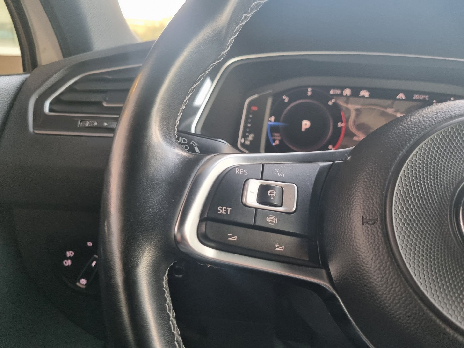 VW Tiguan 2.0 TDI SCR Highline 4Motion DSG-image-15
