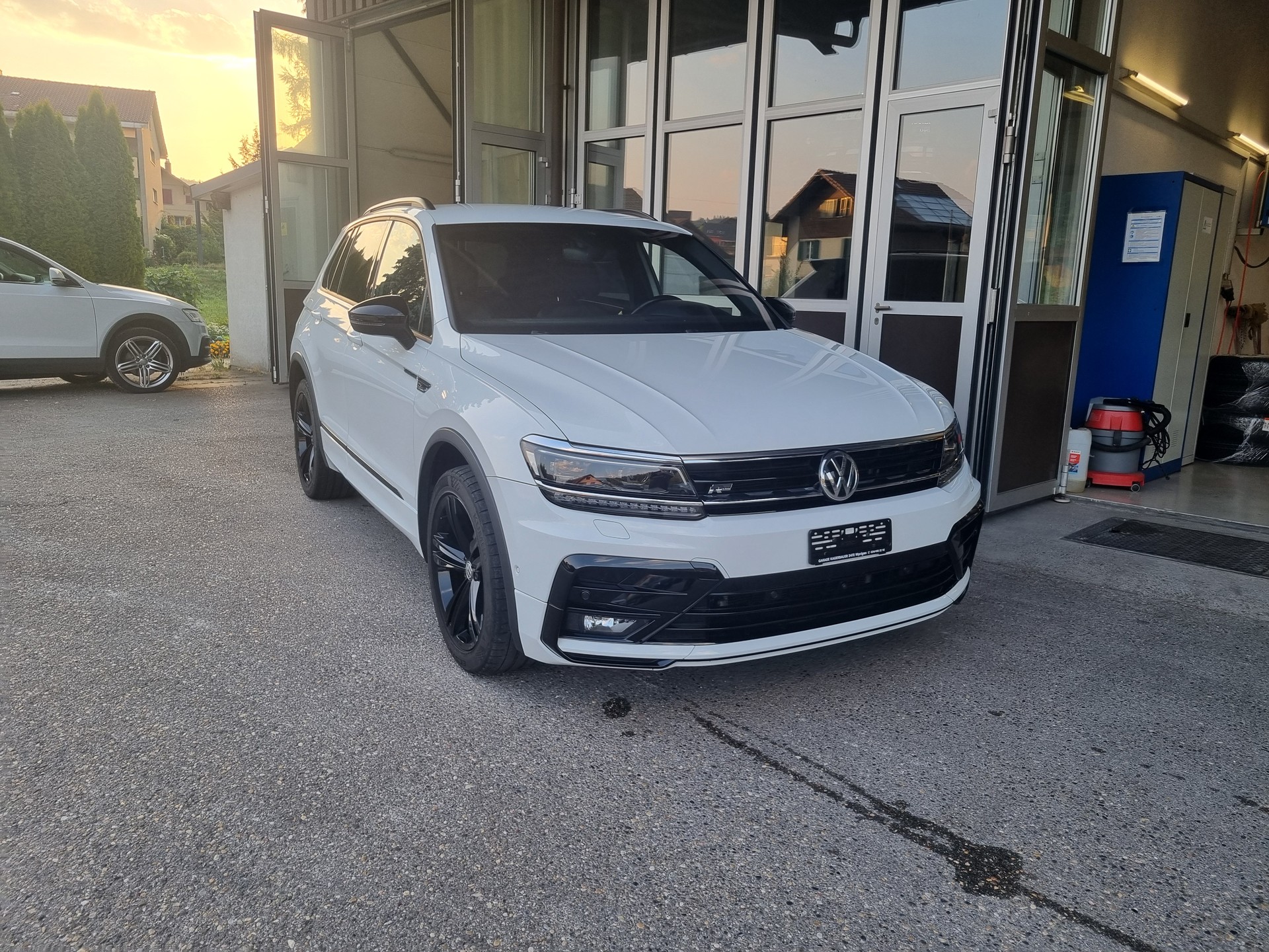 VW Tiguan 2.0 TDI SCR Highline 4Motion DSG-image-1