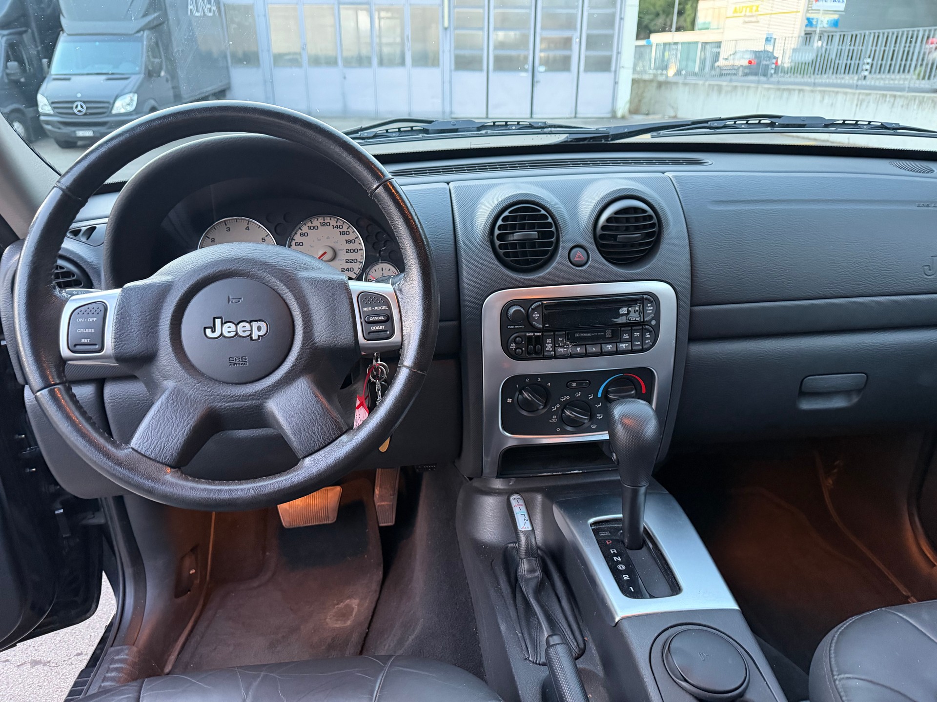 JEEP Cherokee 3.7 V6 Limited-image-10
