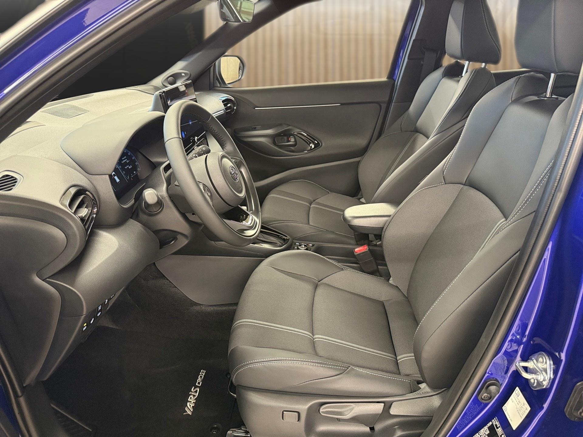 TOYOTA Yaris Cross 1.5 Premium AWDi e-CVT-image-10