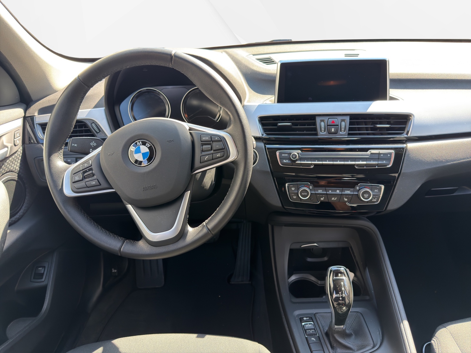 BMW X1 sDr 18i Essential DSK-image-12