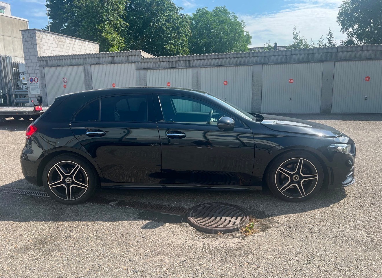 MERCEDES-BENZ A 180 AMG Line 7G-DCT-image-4