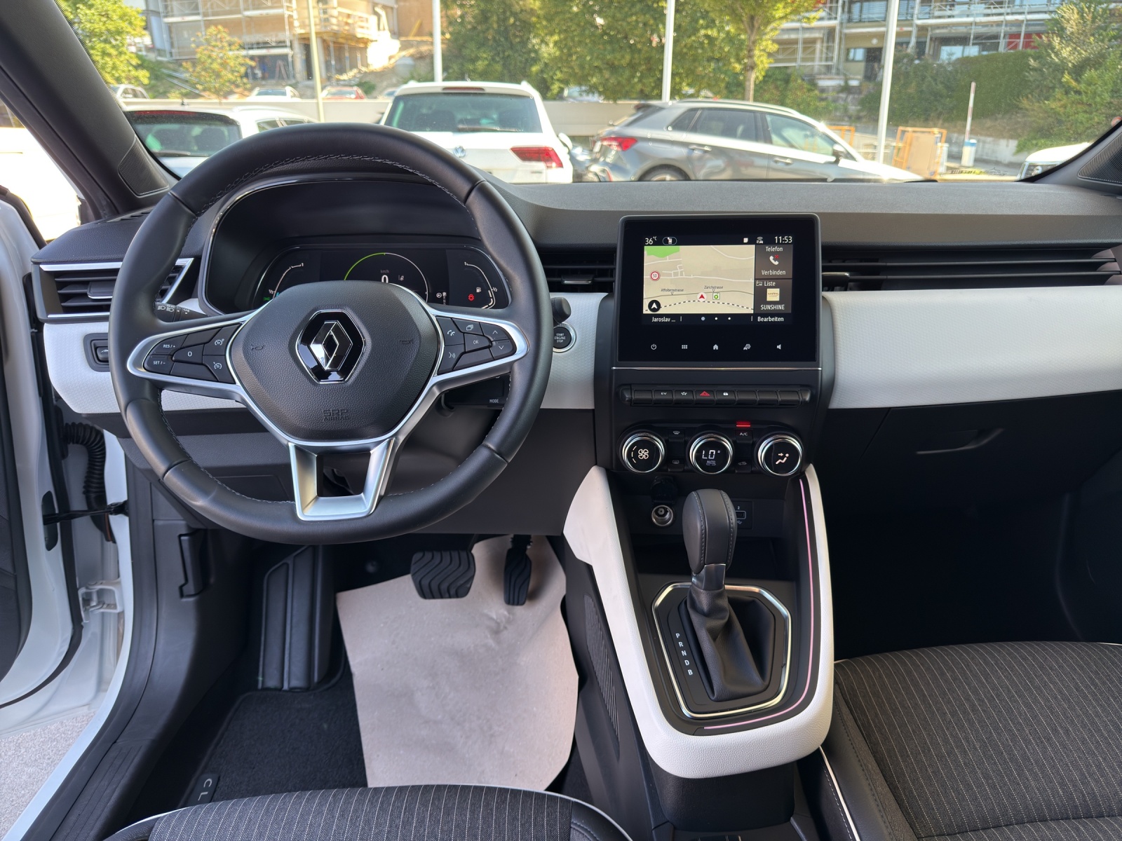 RENAULT Clio 1.6 E-Tech Techno-image-7