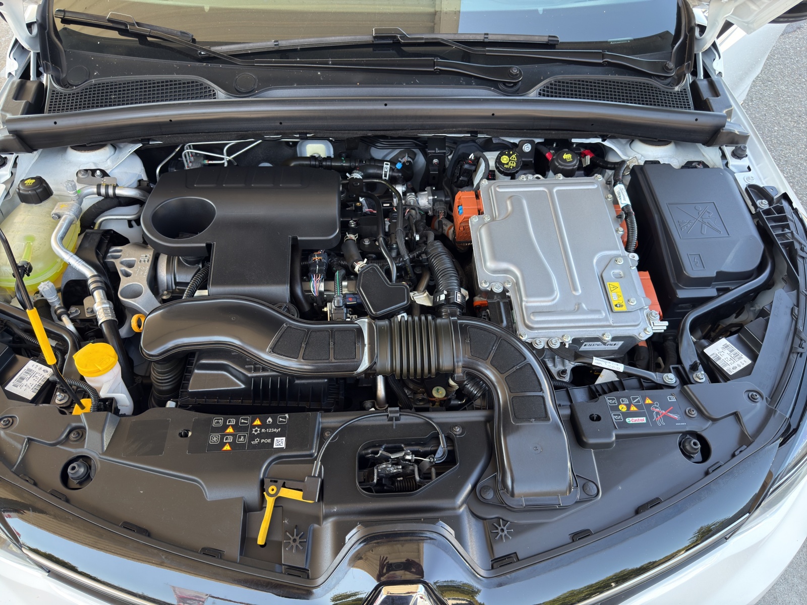 RENAULT Clio 1.6 E-Tech Techno-image-13