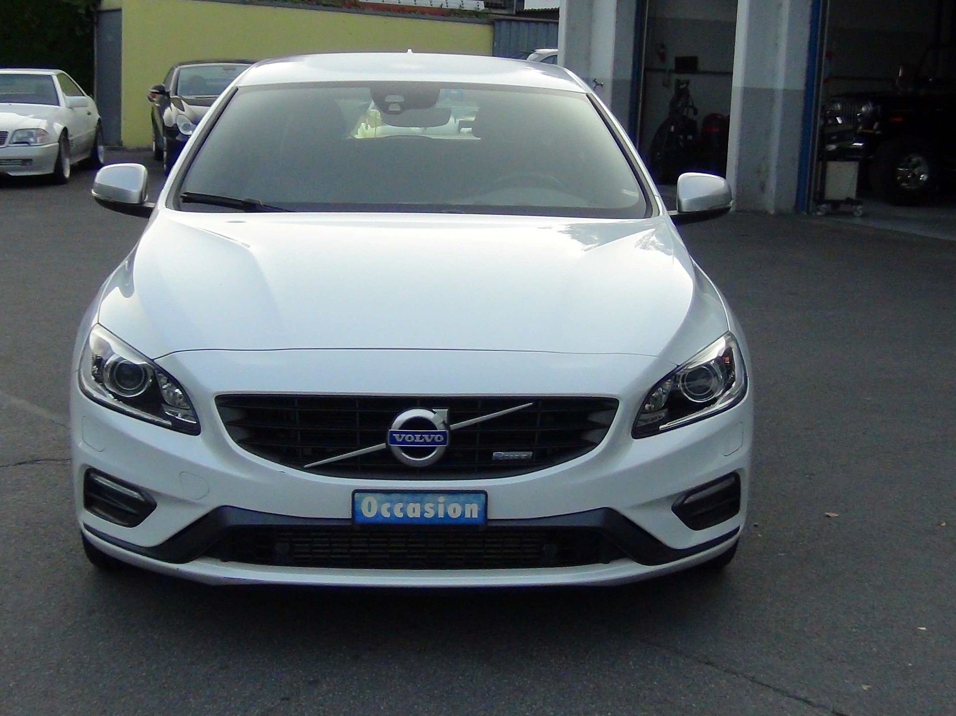 VOLVO V60 D4 AWD Momentum R-Design Geartronic-image-0