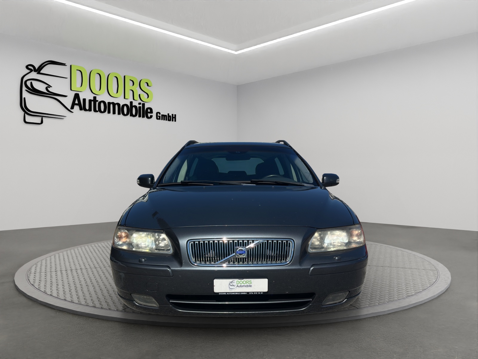 VOLVO V70 2.4 Summum-showroom-element-1