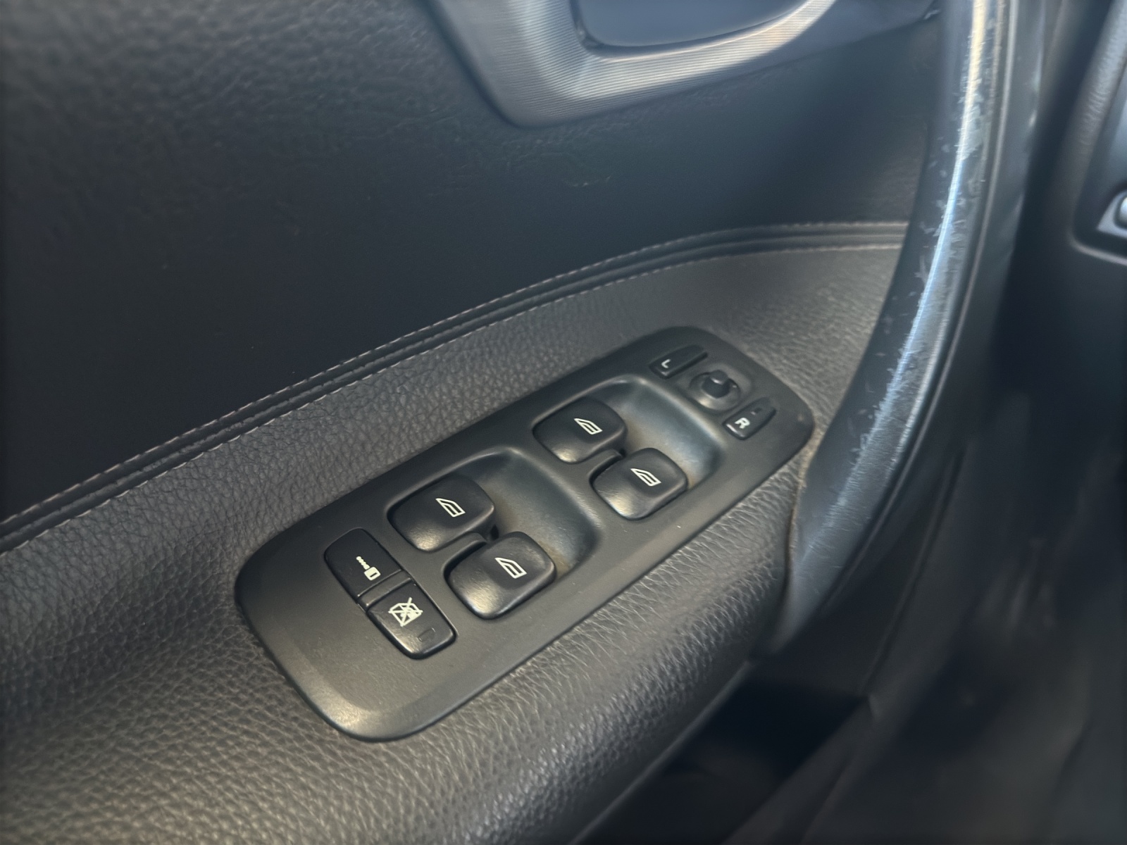 VOLVO V70 2.4 Summum-image-14