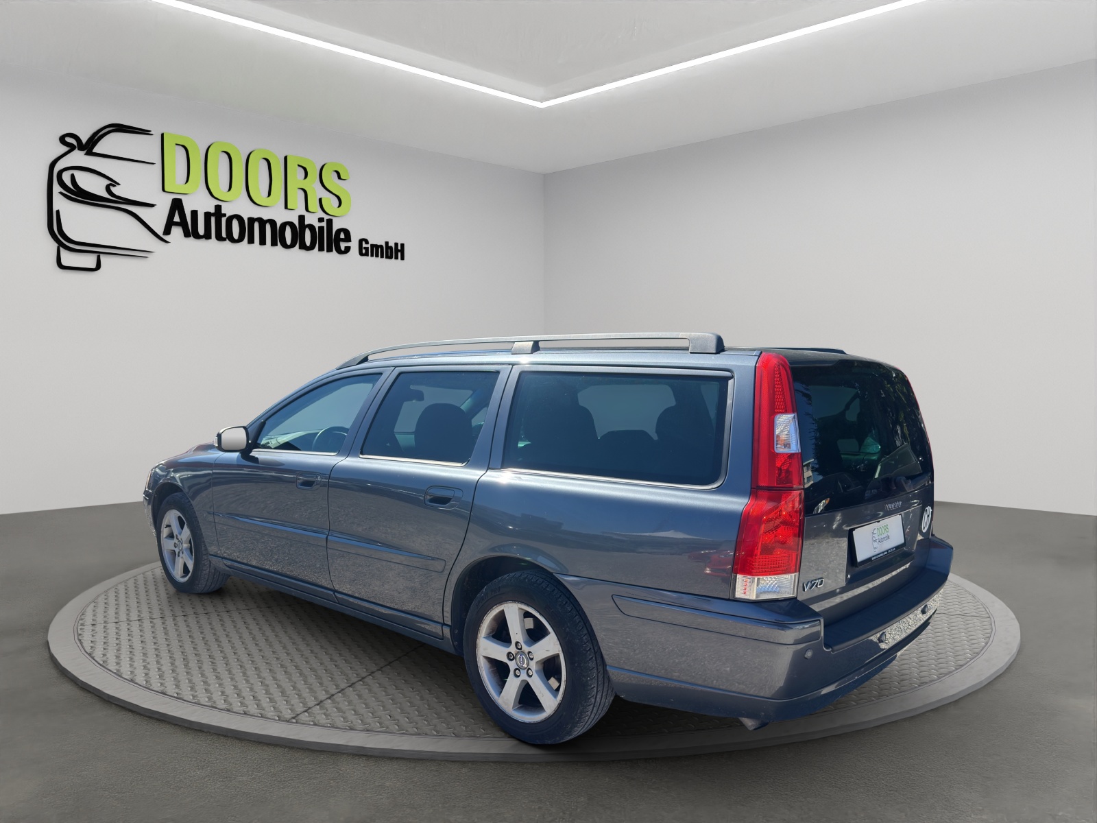 VOLVO V70 2.4 Summum-showroom-element-2