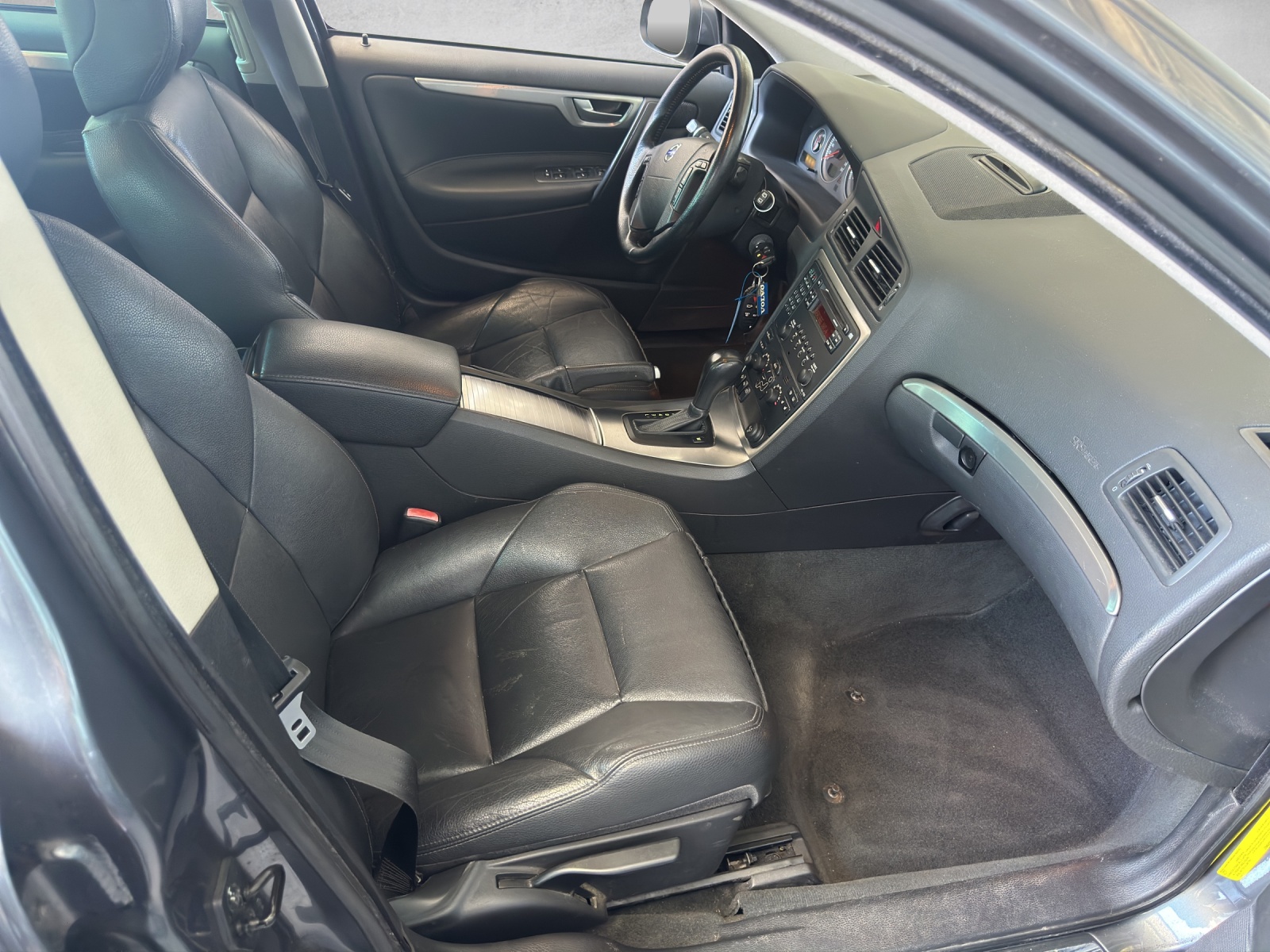 VOLVO V70 2.4 Summum-image-9
