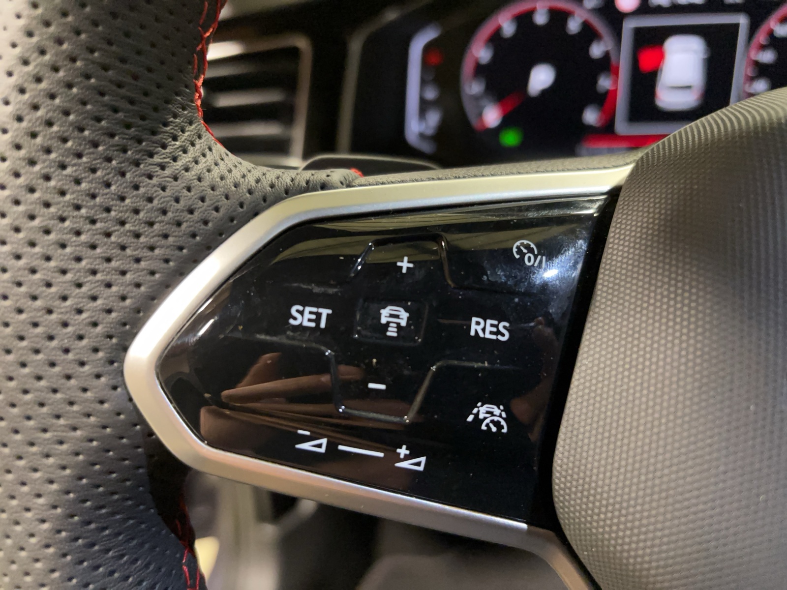 VW Polo 2.0 TSI GTI DSG-image-15