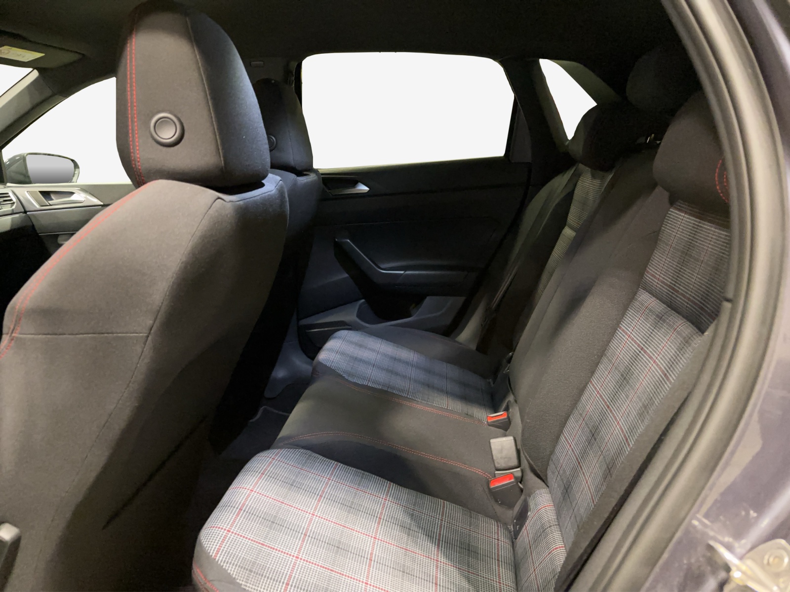 VW Polo 2.0 TSI GTI DSG-image-11