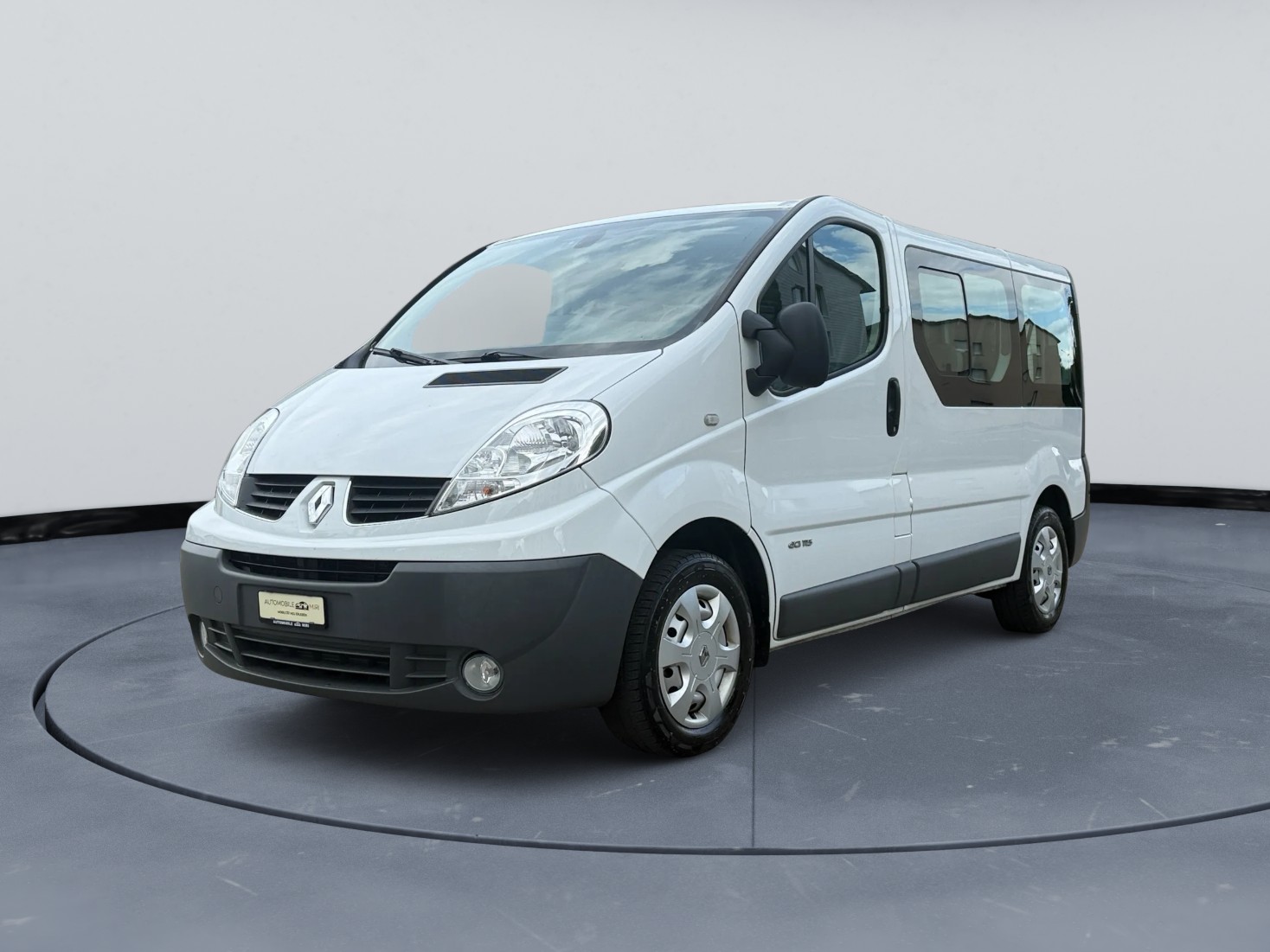 RENAULT Trafic 2.0 dCi Eco 8 Sitzer Grand Passenger Authentique A-image-0