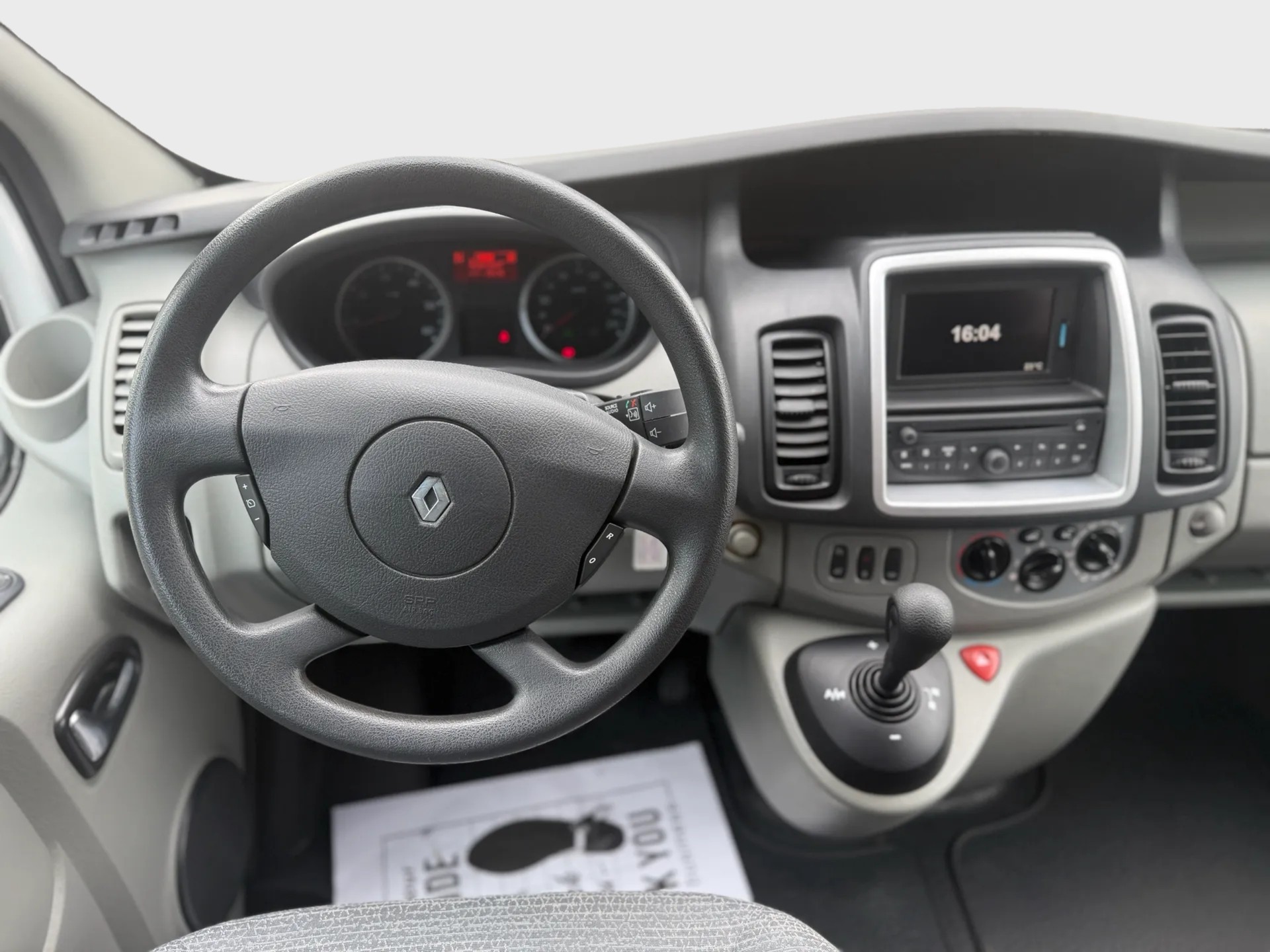 RENAULT Trafic 2.0 dCi Eco 8 Sitzer Grand Passenger Authentique A-image-8