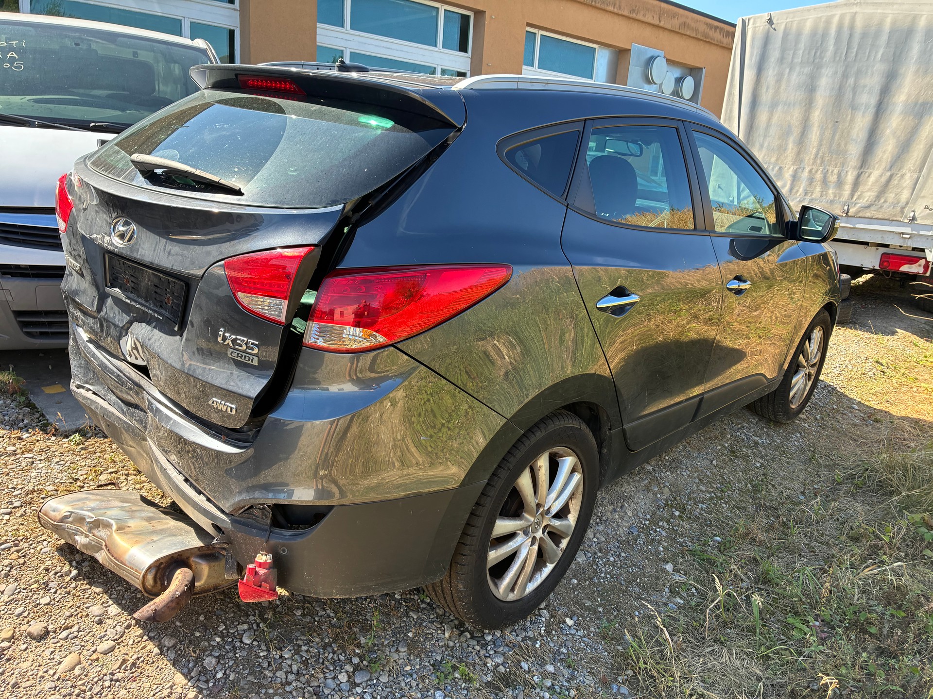 HYUNDAI iX 35 2.0 CRDi Premium 4WD Automatic-image-12