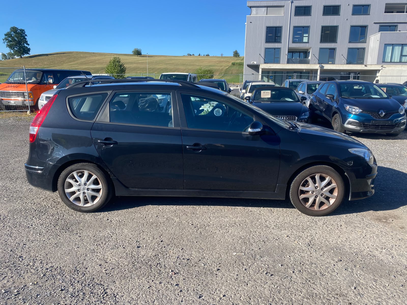 HYUNDAI i30 Wagon 1.6 Swiss Plus Edition-image-4