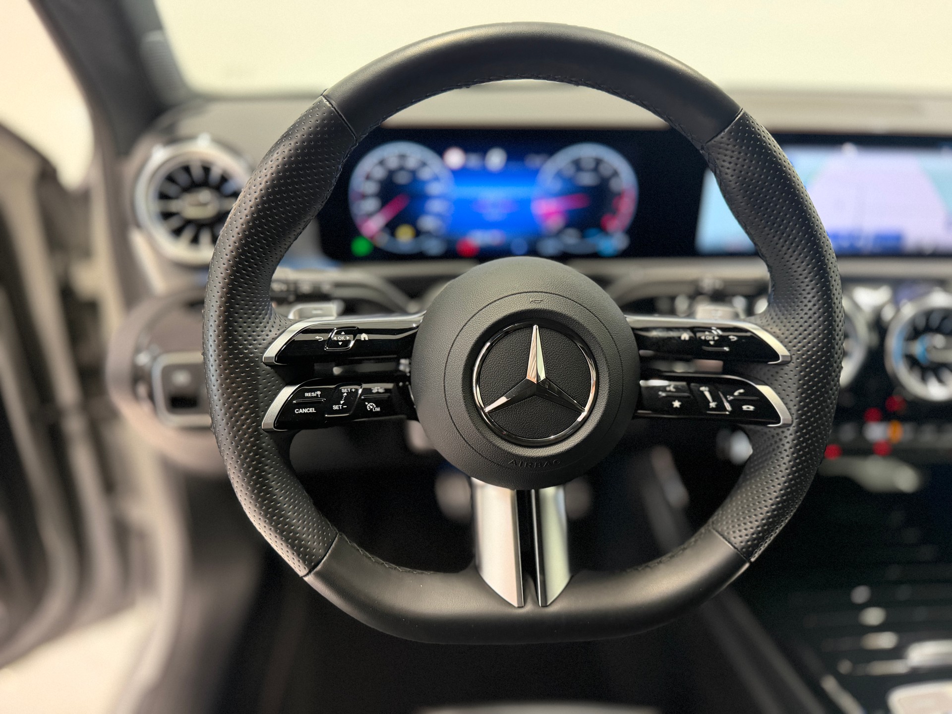 MERCEDES-BENZ A 200 Night Star 7G-DCT-image-12