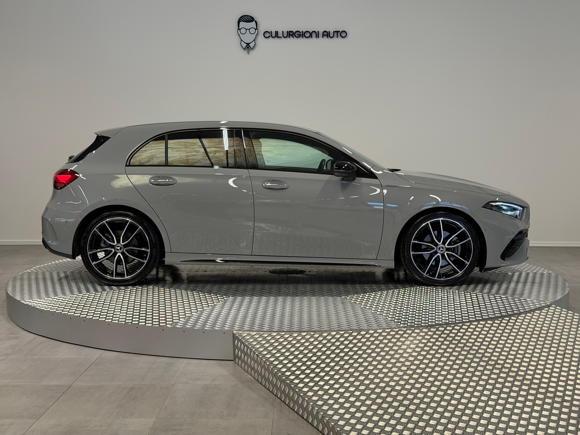 MERCEDES-BENZ A 200 Night Star 7G-DCT-image-5