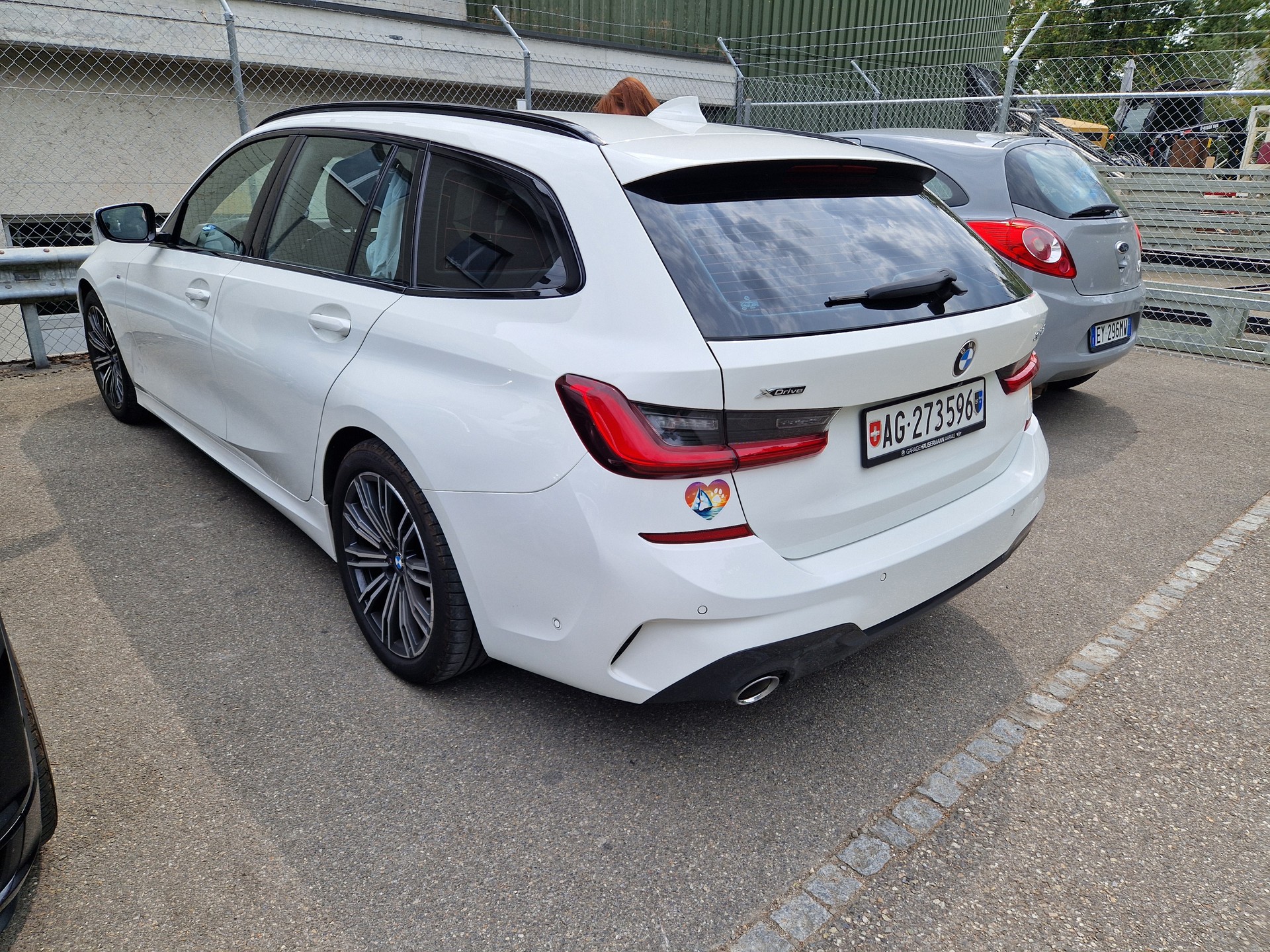 BMW 320d xDrive Touring M Sport Steptronic-image-1