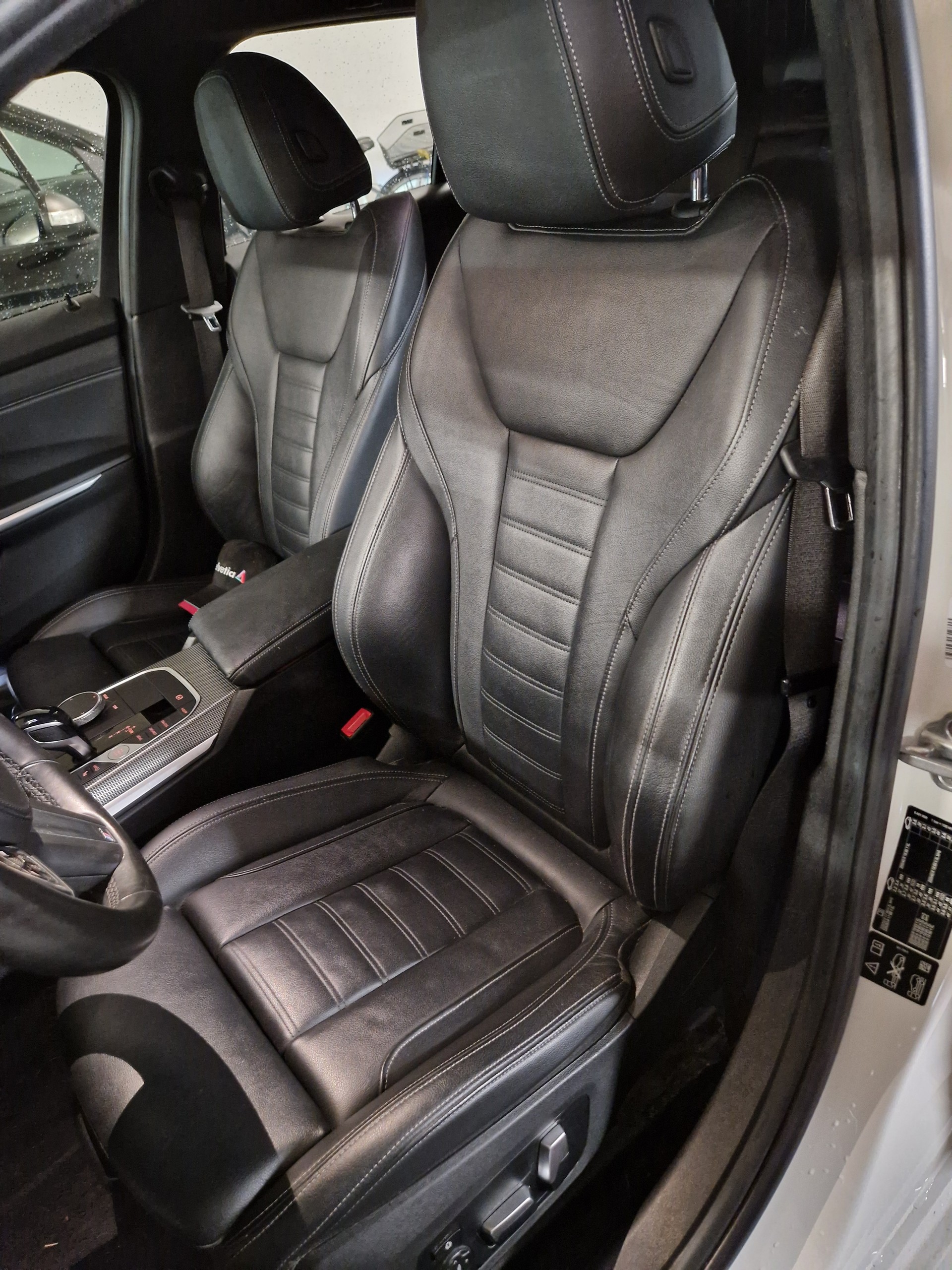 BMW 320d xDrive Touring M Sport Steptronic-image-4
