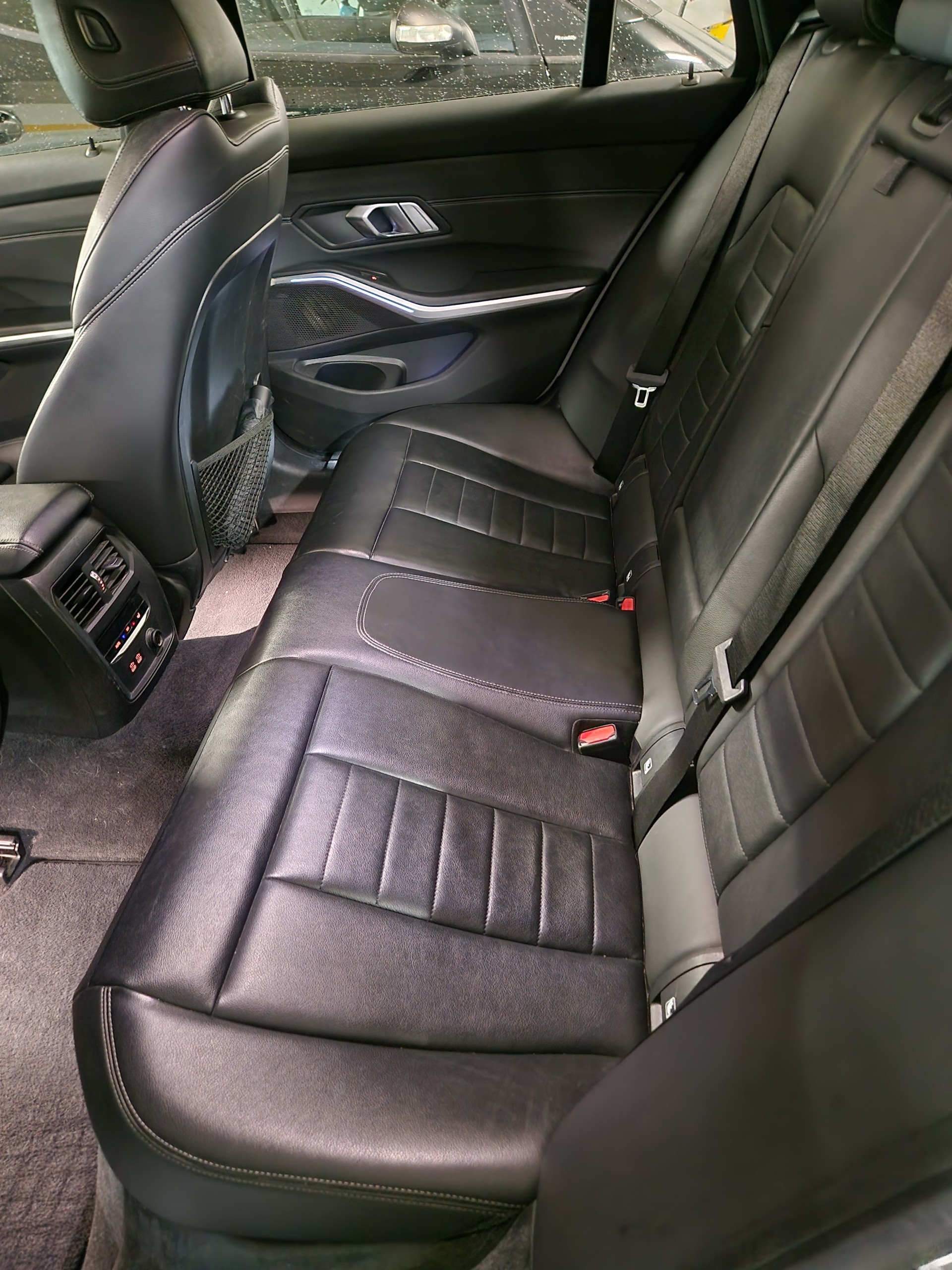 BMW 320d xDrive Touring M Sport Steptronic-image-5