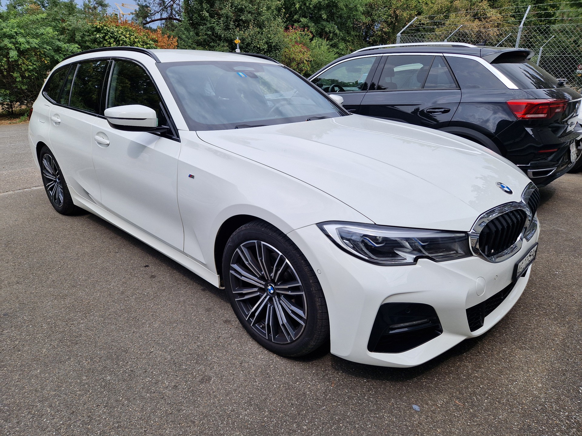 BMW 320d xDrive Touring M Sport Steptronic-image-0