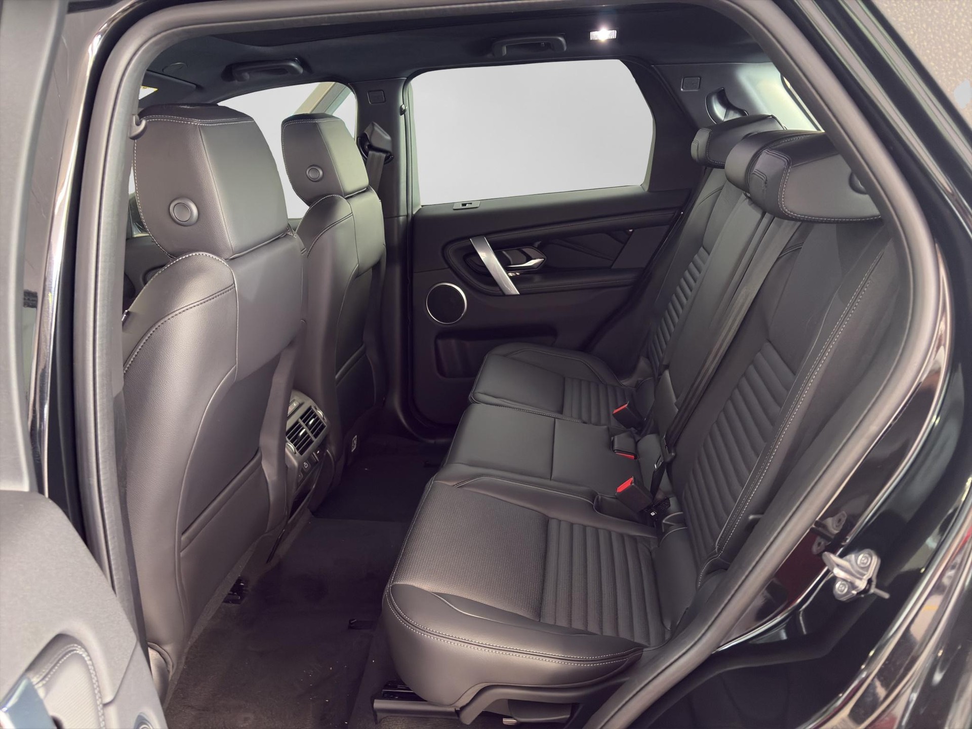 LAND ROVER Discovery Sport 1.5 T 270e Dynamic S-image-6