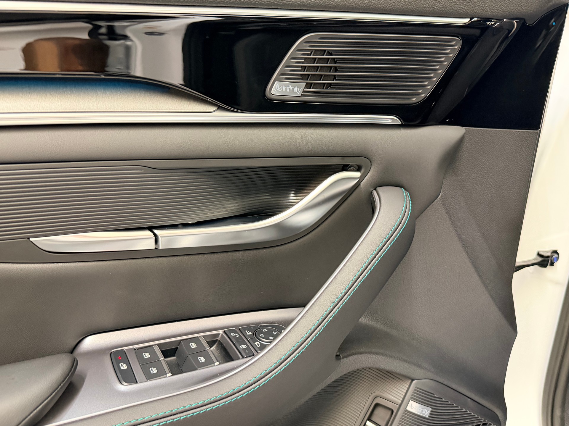 BYD Seal U DM-i Design AWD-image-13