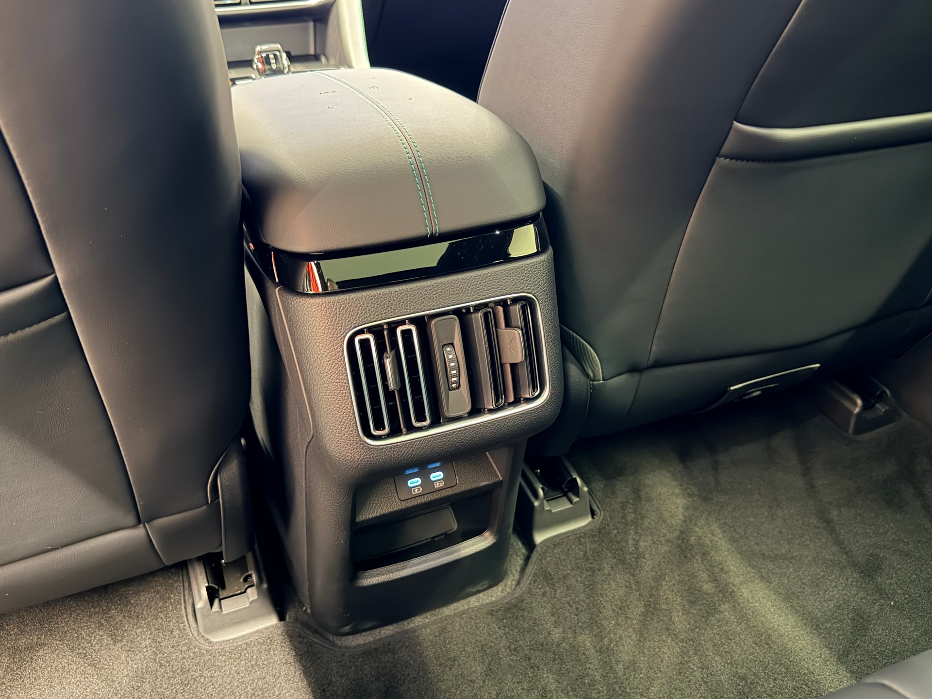 BYD Seal U DM-i Design AWD-image-18