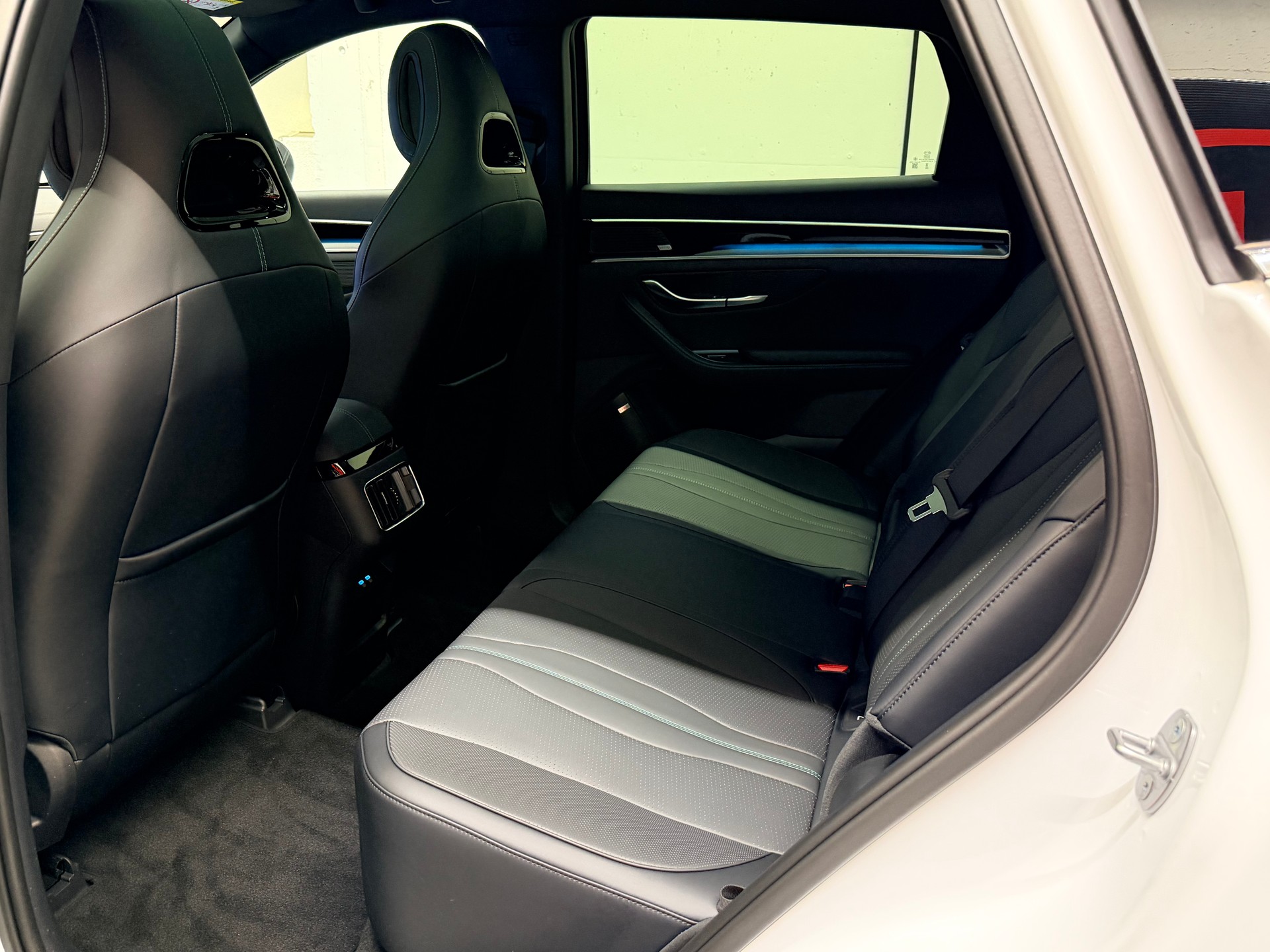 BYD Seal U DM-i Design AWD-image-16