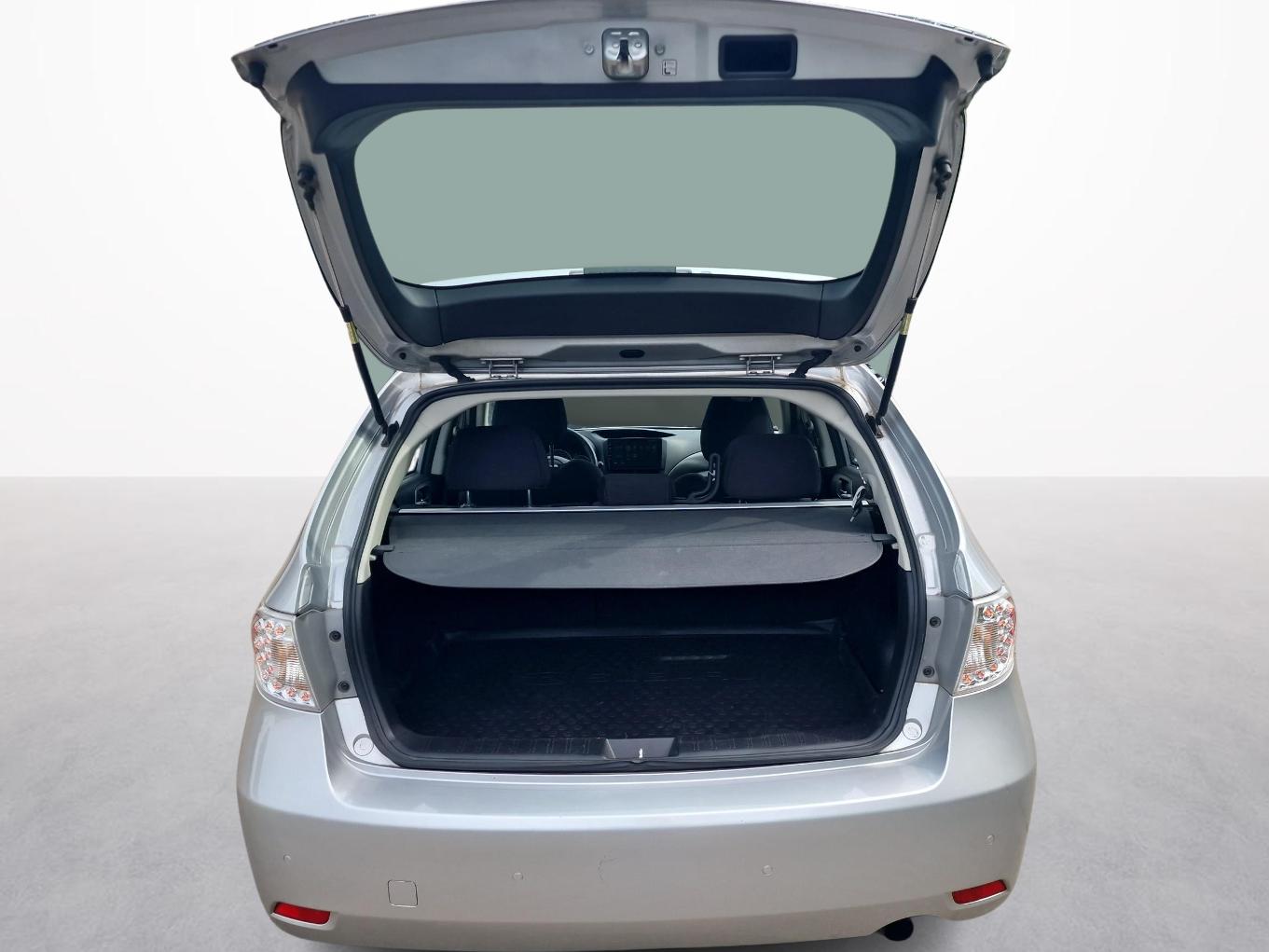 SUBARU Impreza Wagon 2.0 R Swiss Special-image-11