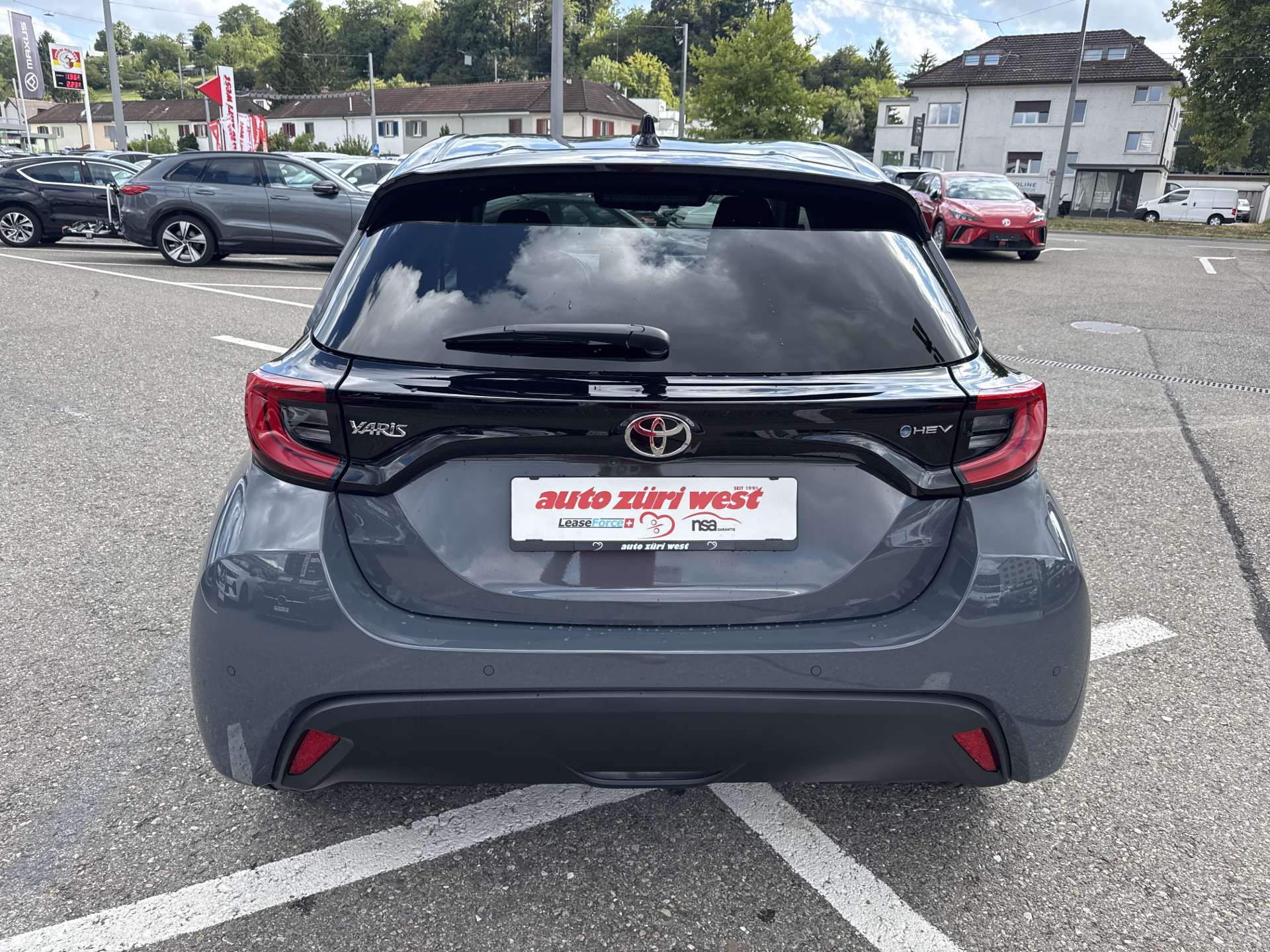 TOYOTA Yaris 1.5 Active Plus+ e-CVT Automat-image-14