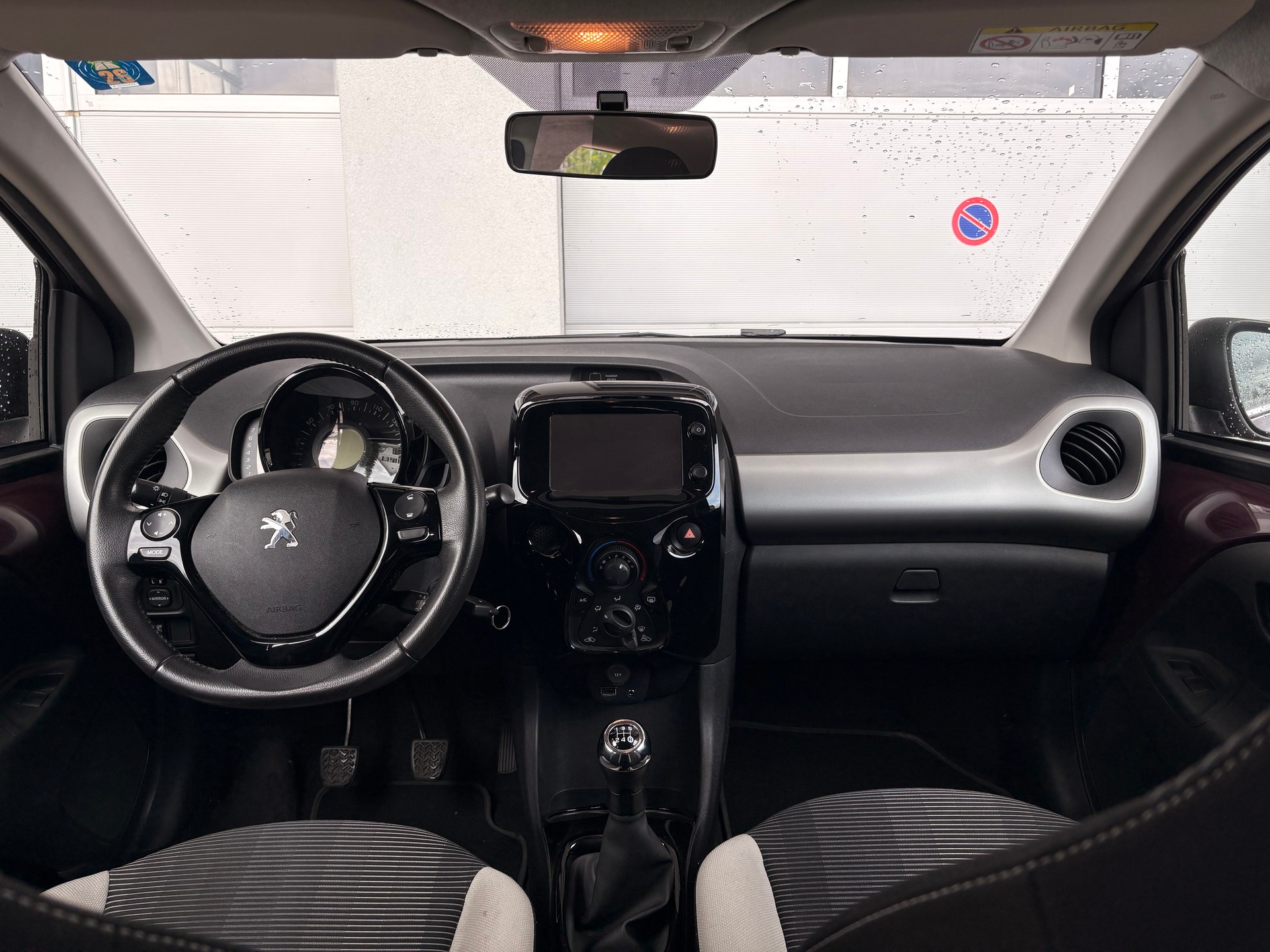 PEUGEOT 108 1.2 VTi Allure Top-image-6