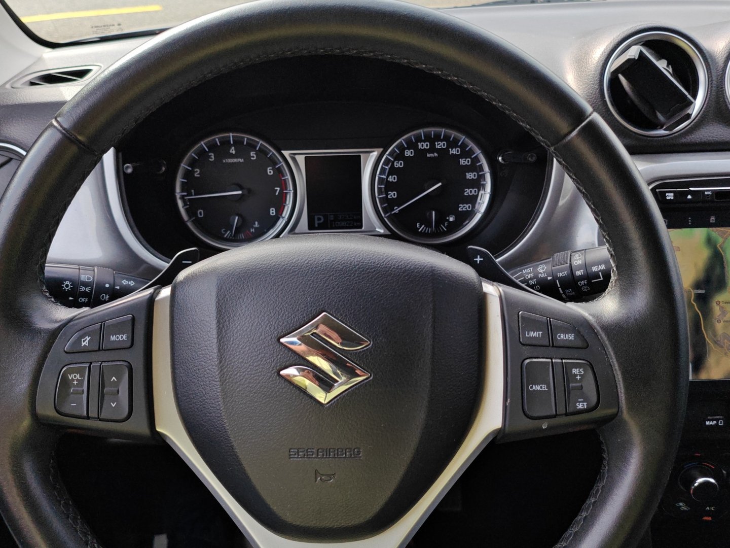SUZUKI Vitara 1.6 Compact Top Automatic – Attelage, jantes 17", DAB+ [Expertisé + Garantie 12 mois]-image-18