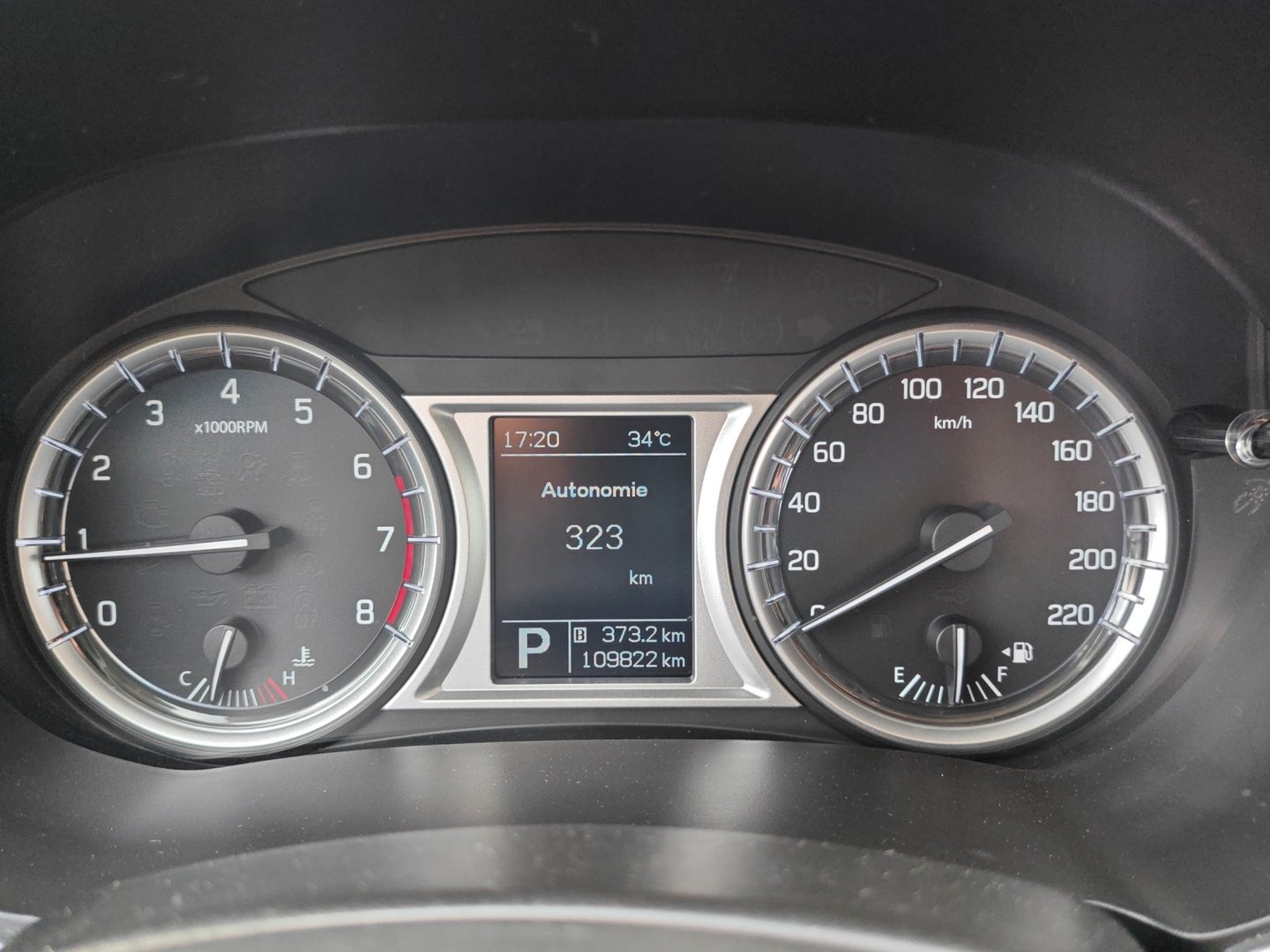 SUZUKI Vitara 1.6 Compact Top Automatic – Attelage, jantes 17", DAB+ [Expertisé + Garantie 12 mois]-image-19