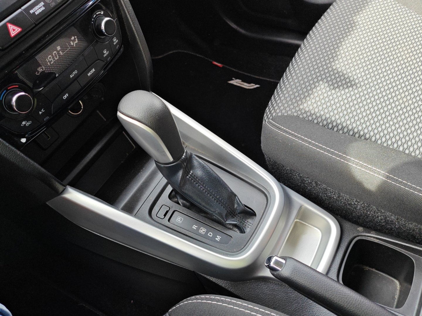 SUZUKI Vitara 1.6 Compact Top Automatic – Attelage, jantes 17", DAB+ [Expertisé + Garantie 12 mois]-image-16