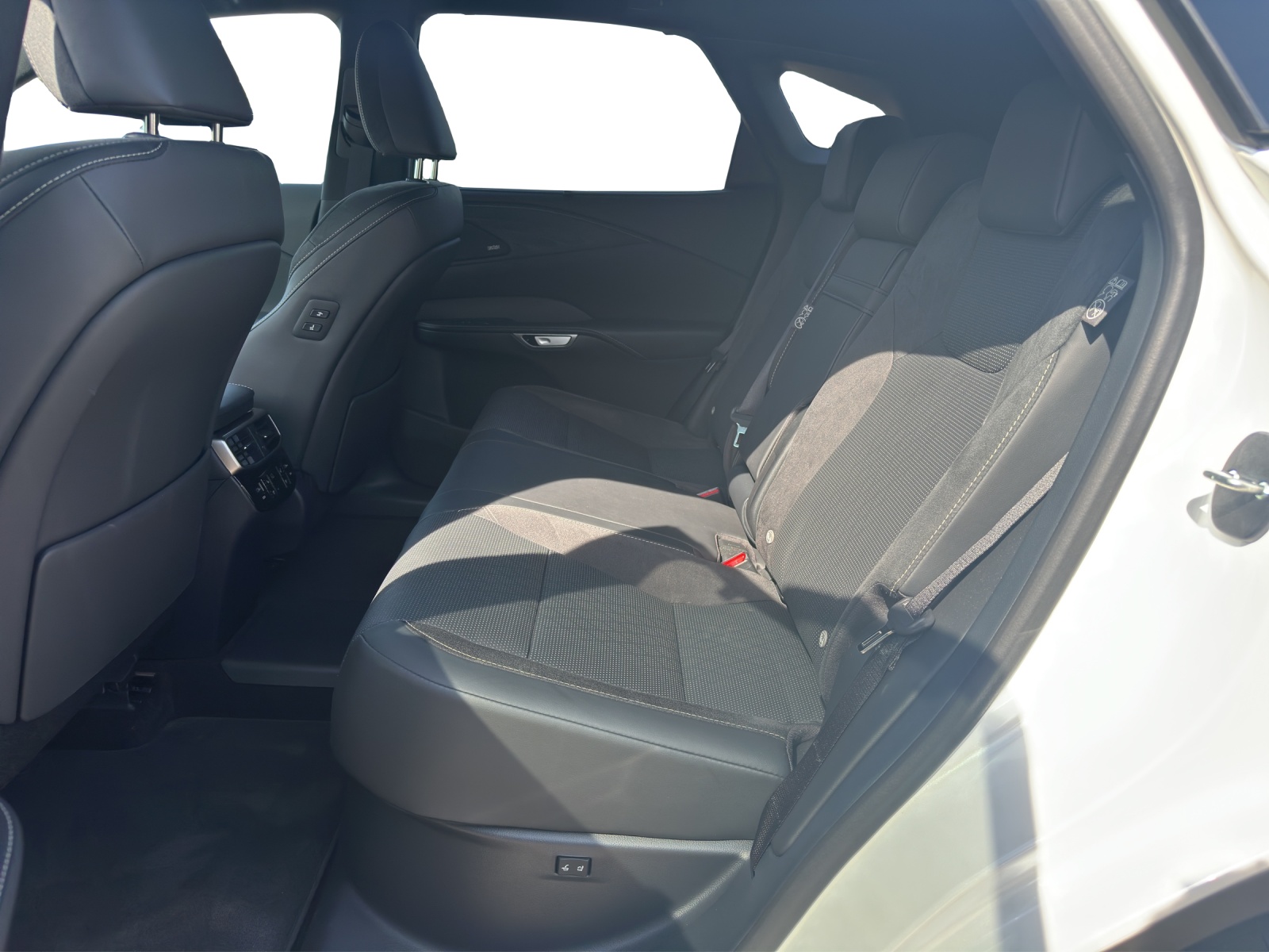 LEXUS RX 450h+ Excellence-image-11