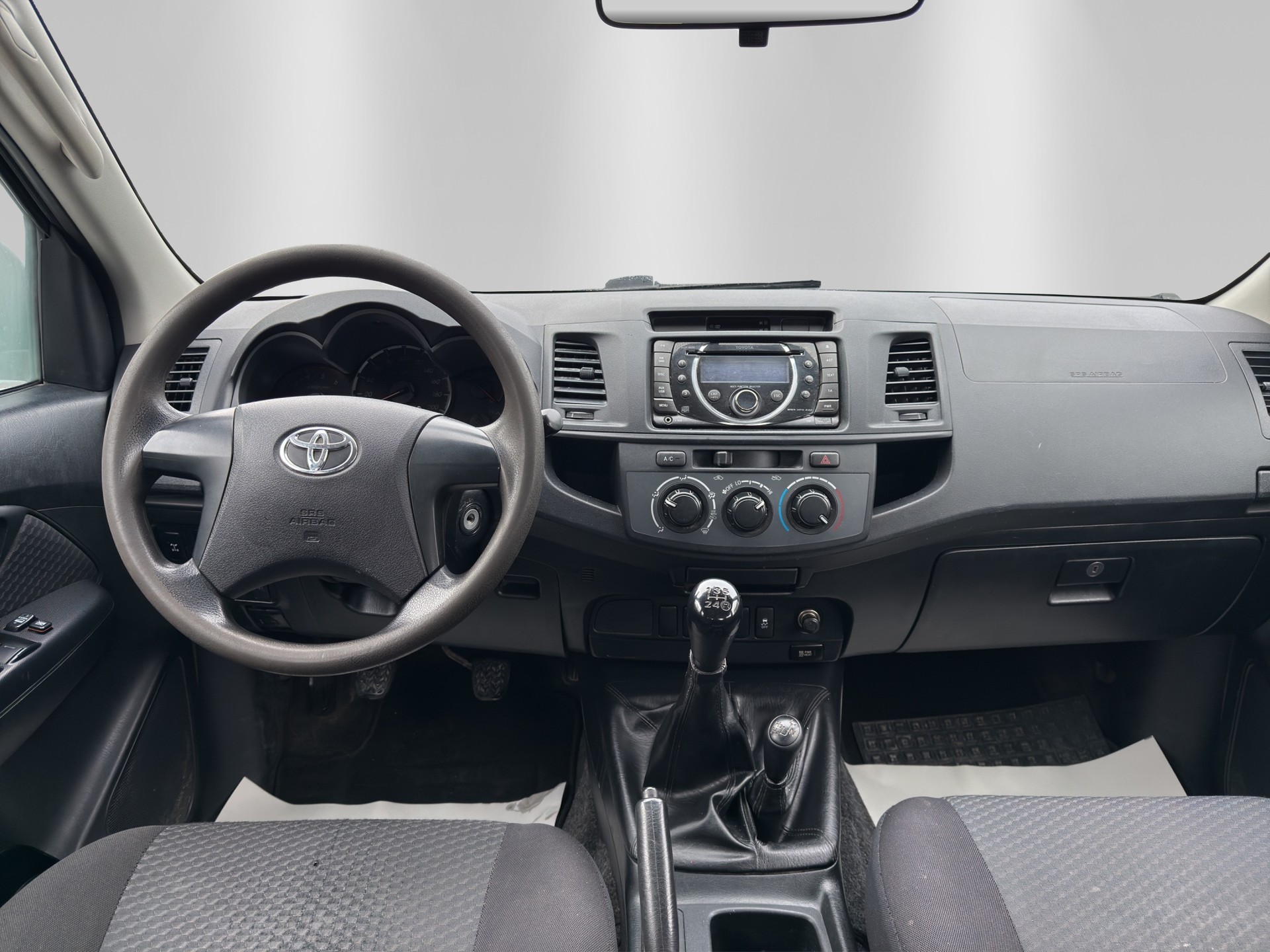 TOYOTA Hilux 2.5D 4WD Double Cab Luna-image-8