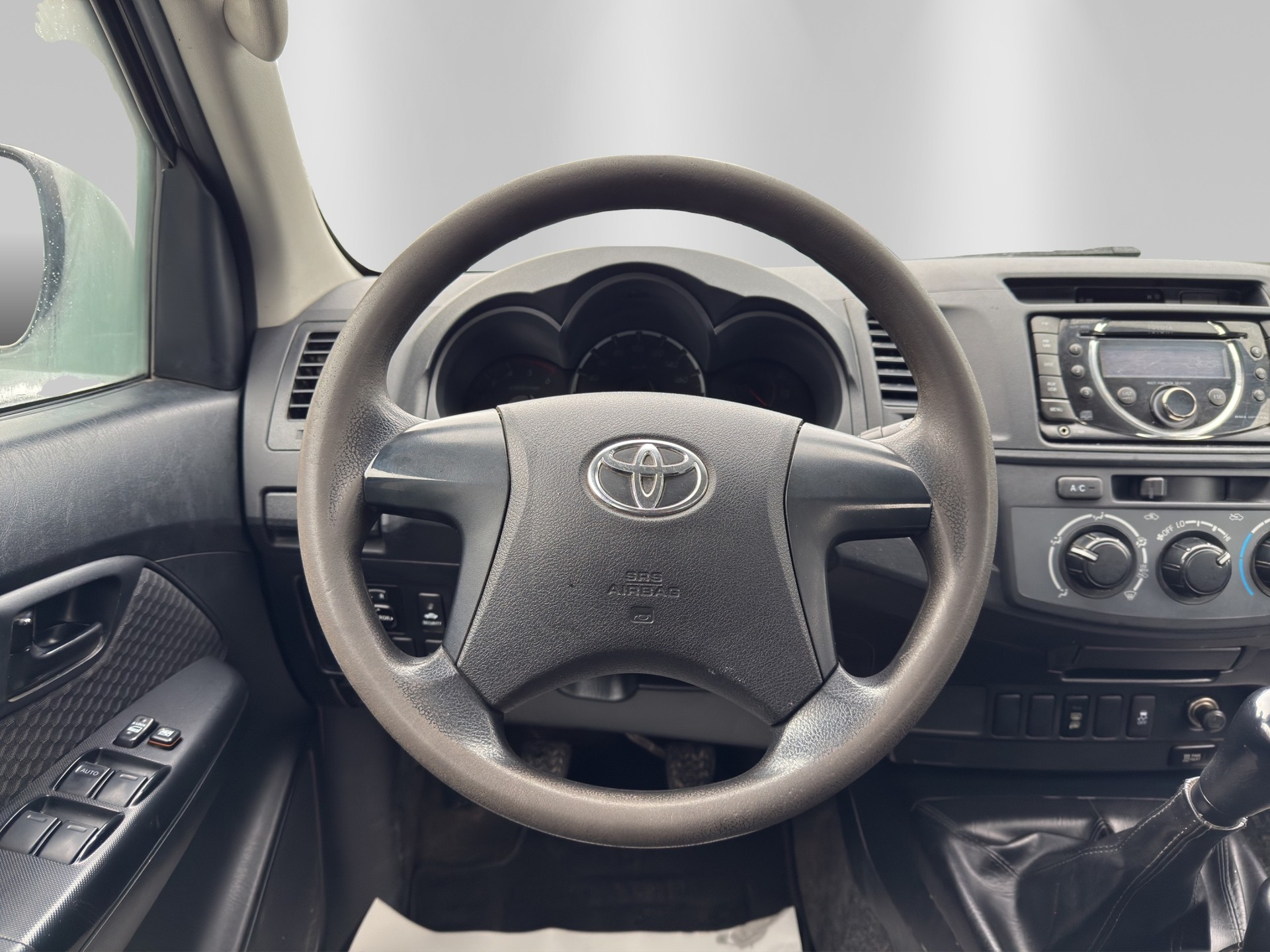 TOYOTA Hilux 2.5D 4WD Double Cab Luna-image-9