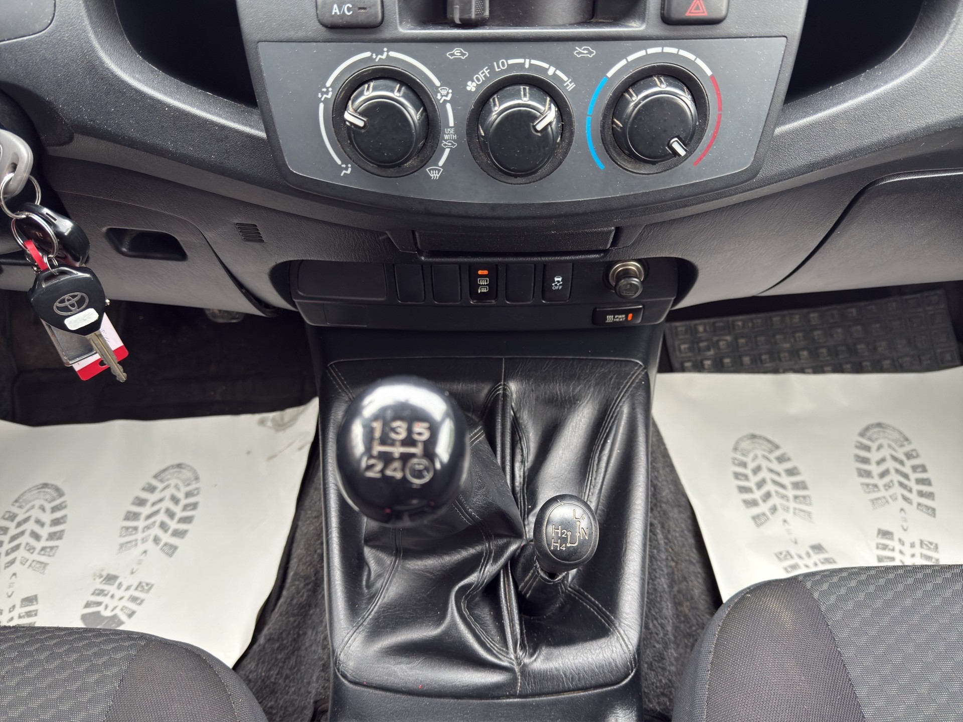 TOYOTA Hilux 2.5D 4WD Double Cab Luna-image-10