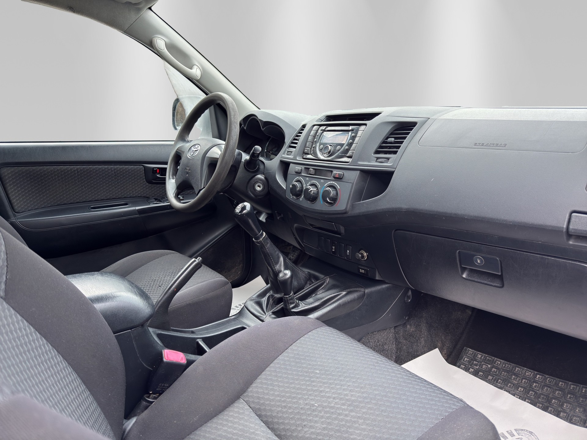 TOYOTA Hilux 2.5D 4WD Double Cab Luna-image-12