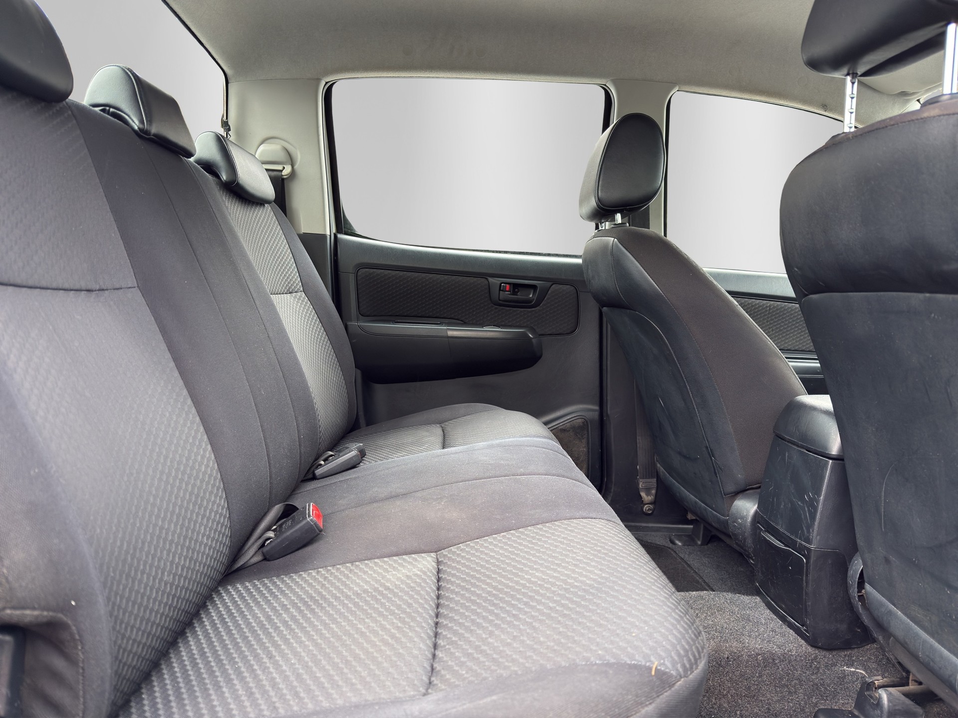 TOYOTA Hilux 2.5D 4WD Double Cab Luna-image-14