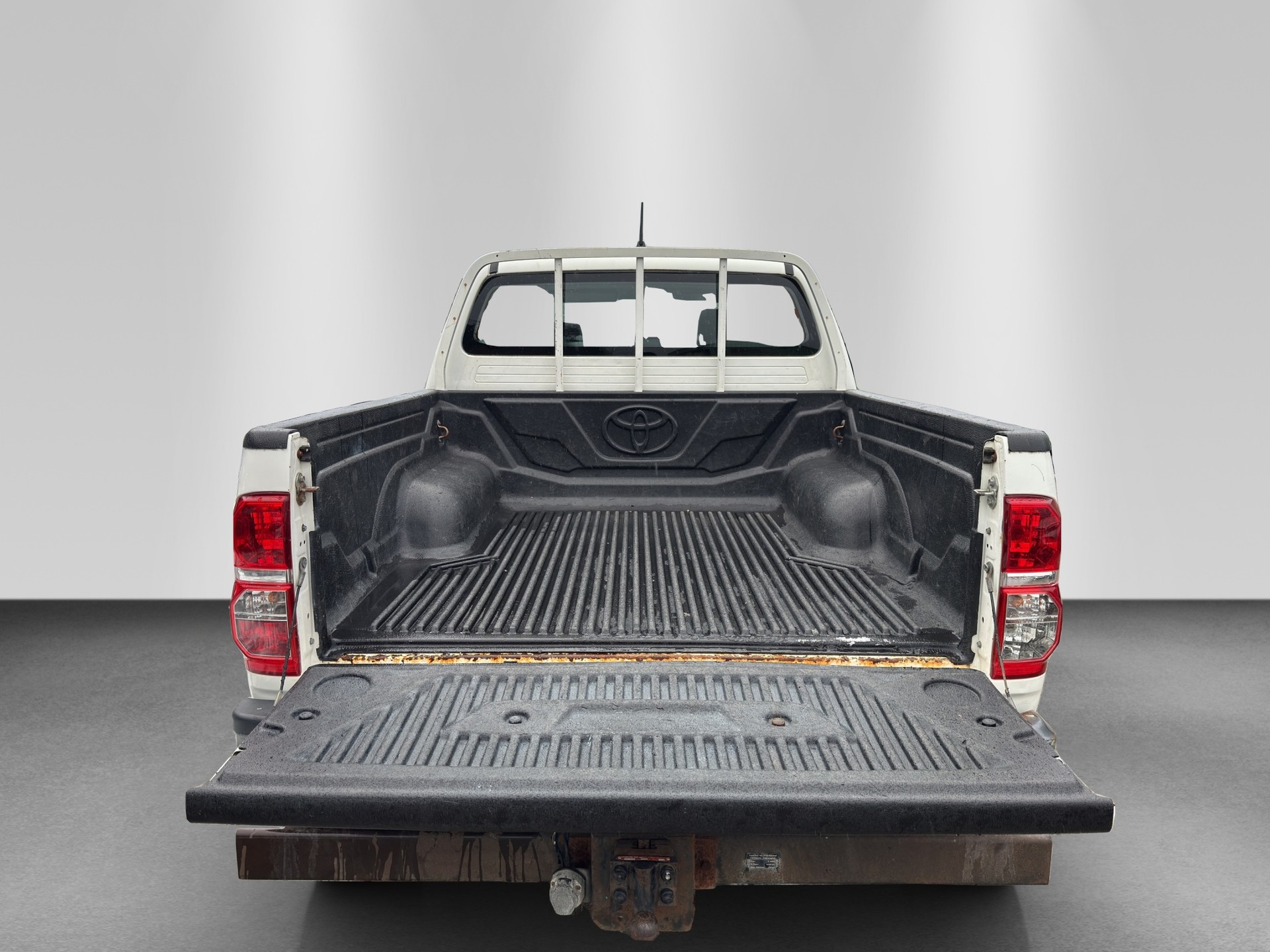 TOYOTA Hilux 2.5D 4WD Double Cab Luna-image-15