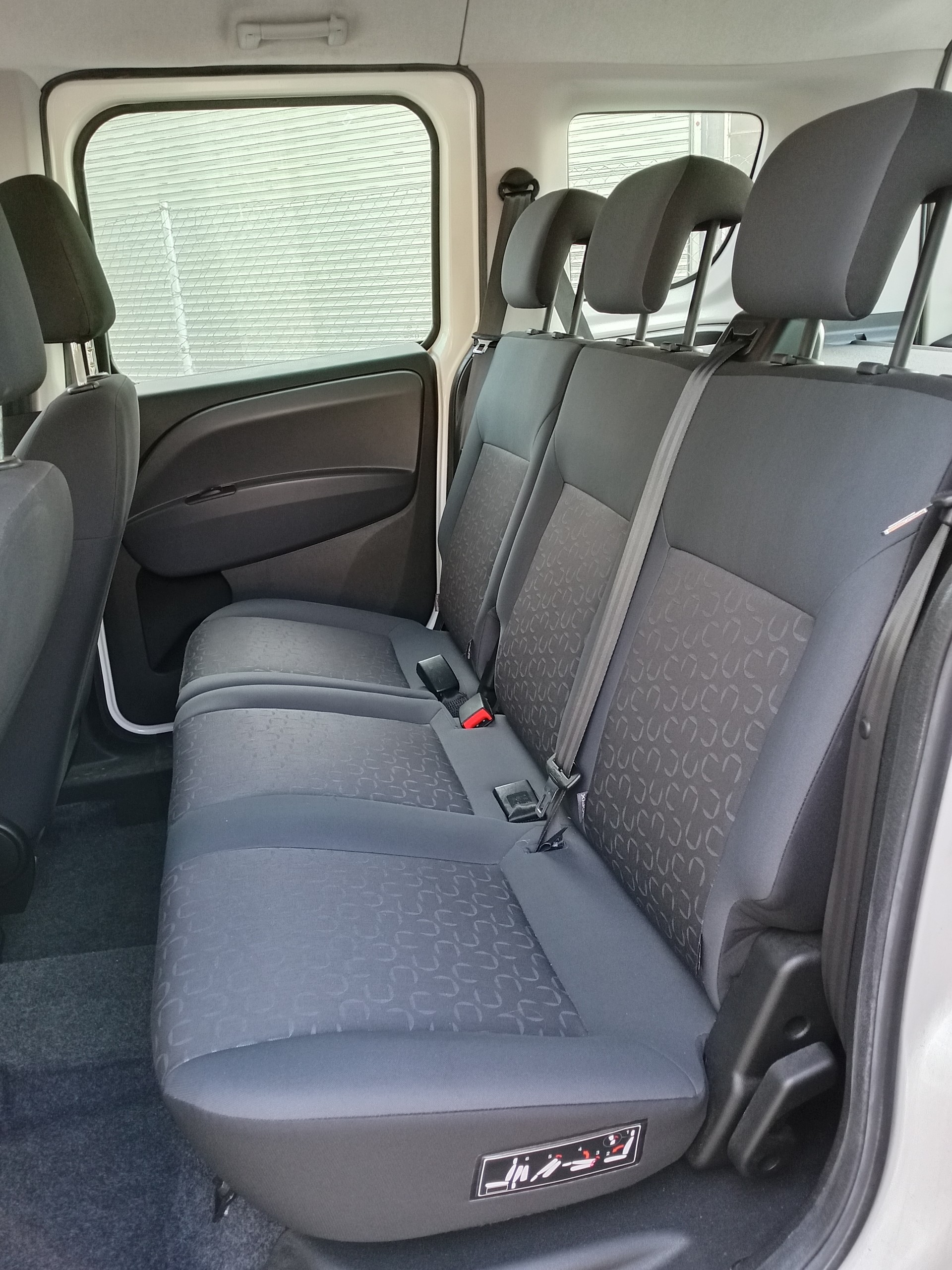 FIAT Doblò 1.4 T-jet NaturalPower Emotion-image-11