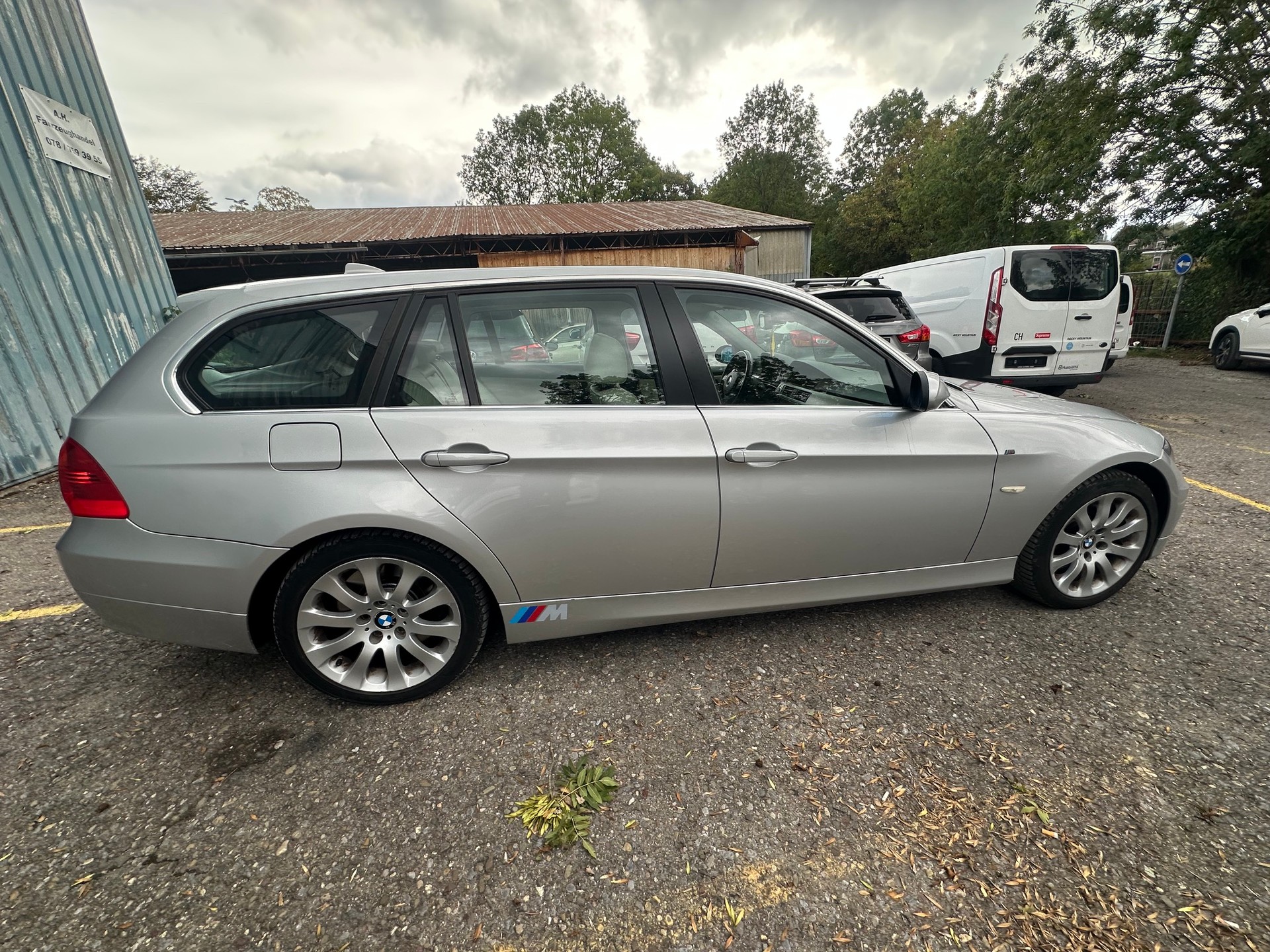 BMW 330xi Touring-image-6