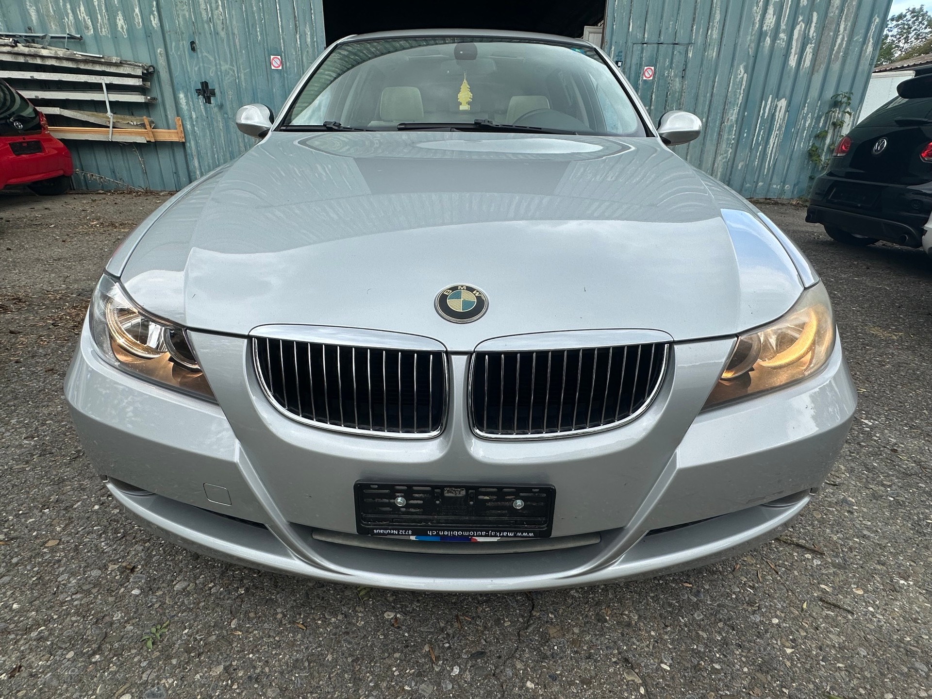 BMW 330xi Touring-image-0